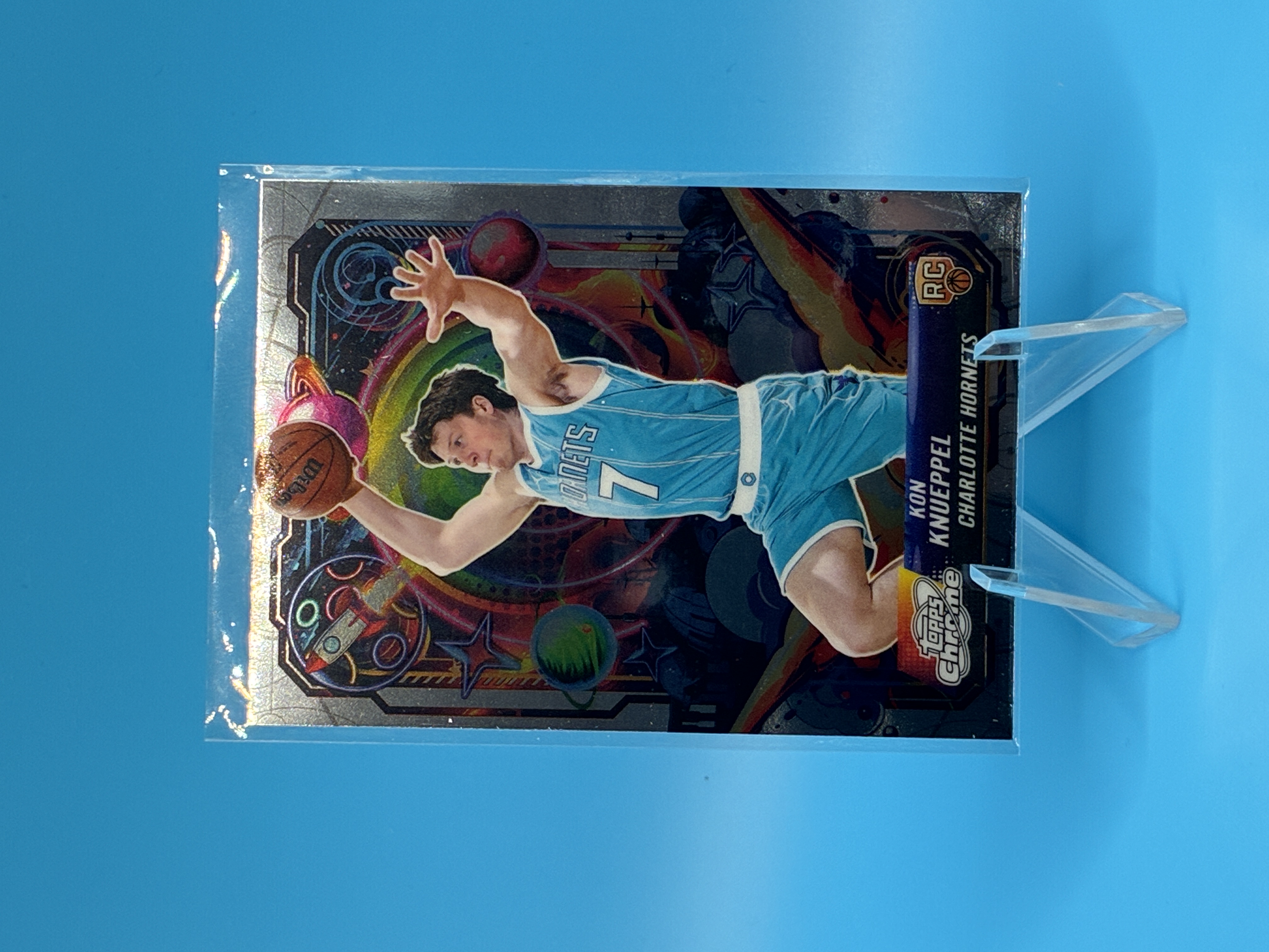2025/2026 Topps Chrome Cosmic Kon Knueppel Propulsion #PRP-19 Charlotte Hornets – Vorderseite