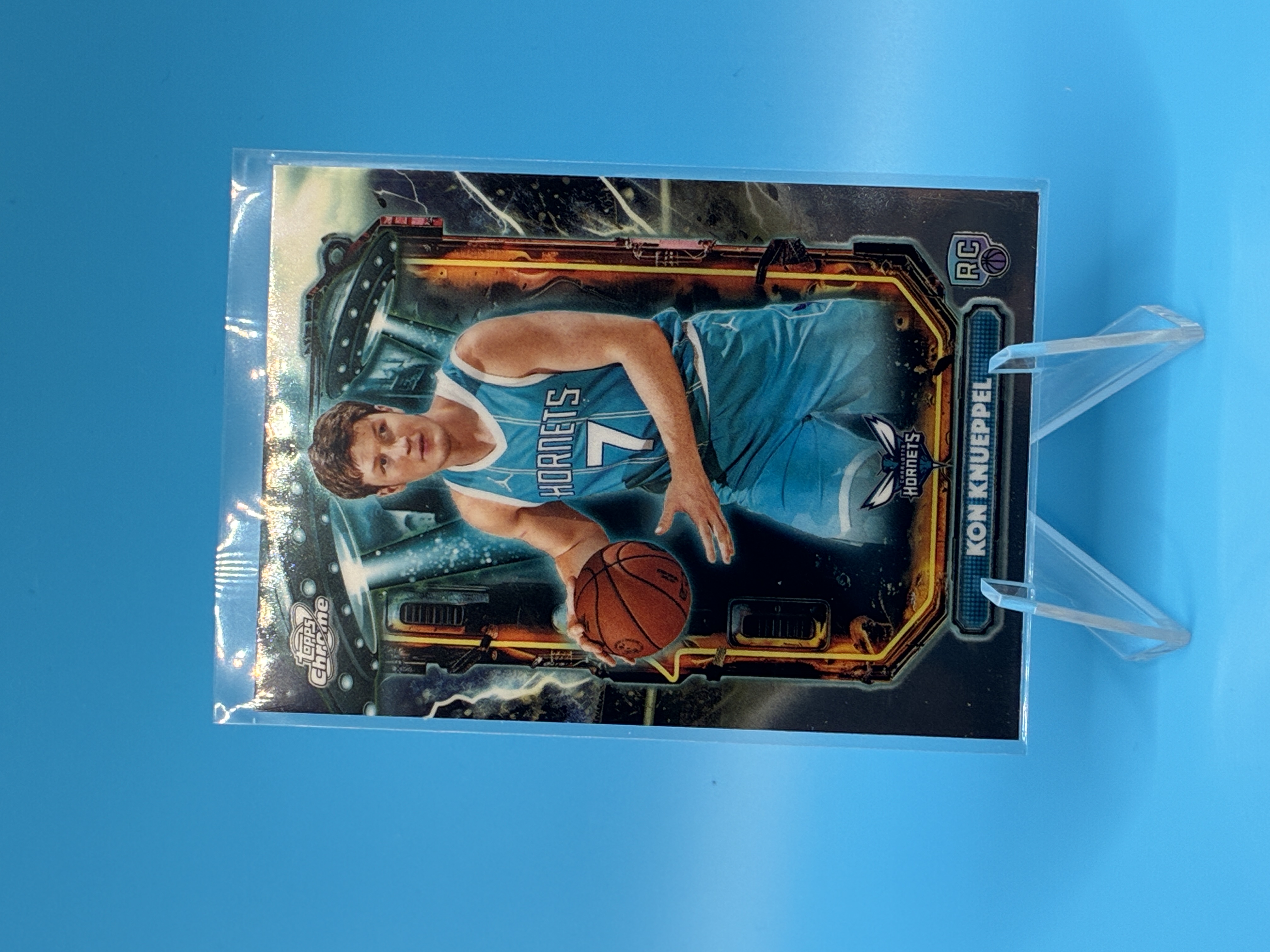 2025/2026 Topps Chrome Cosmic Kon Knueppel Extraterrestial #ET-14 Charlotte Hornets – Vorderseite