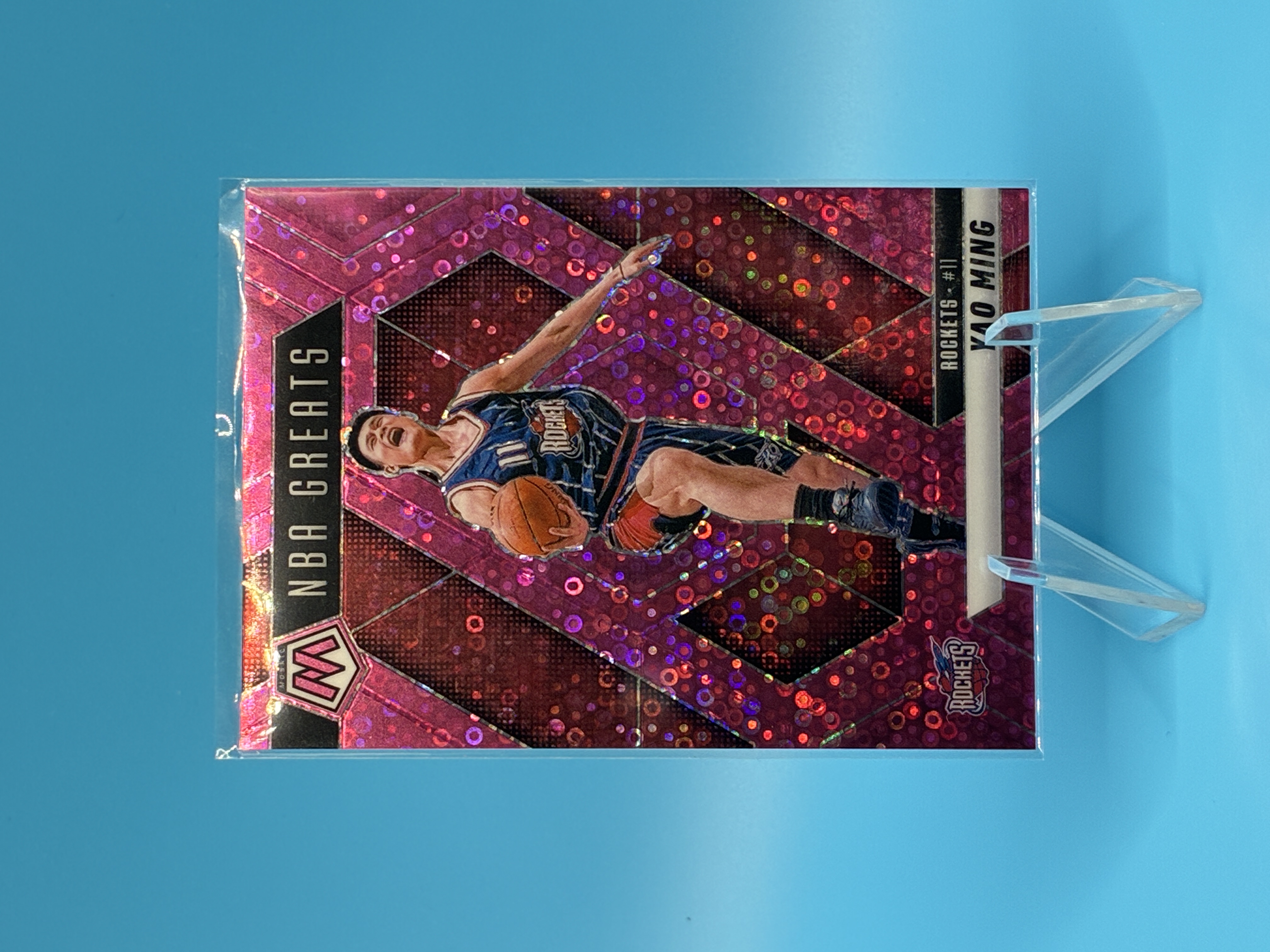 2024/2025 Panini Mosaic Yao Ming Pink Disco NBA Greats 2/20 #294 Houston Rockets – Vorderseite