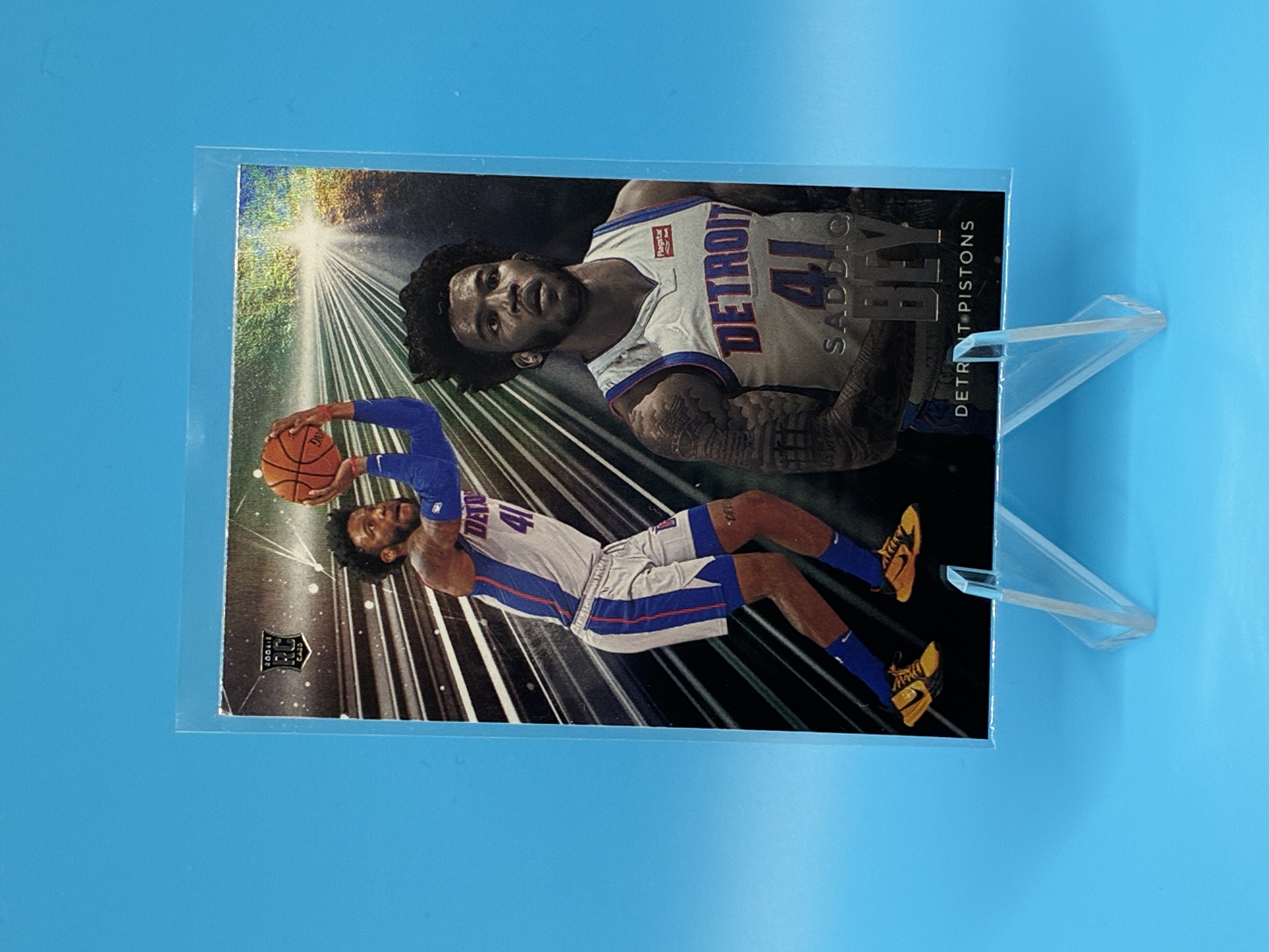 2020/2021 Panini Chronicles Essentials Saddiq Bey #215 Detroit Pistons – Vorderseite