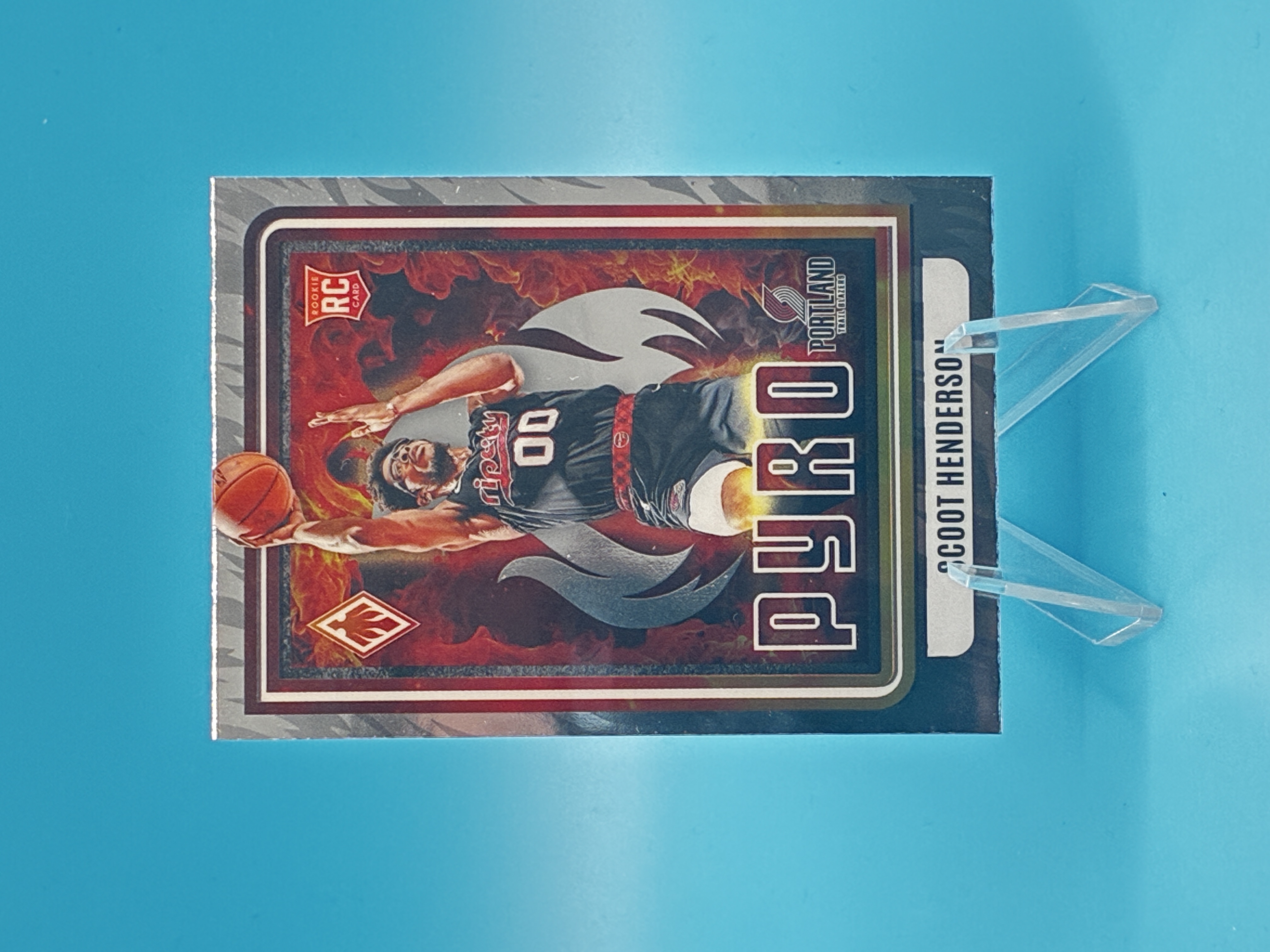 2023/2024 Panini Phoenix Scoot Henderson Pyro #12 Portland Trail Blazers – Vorderseite