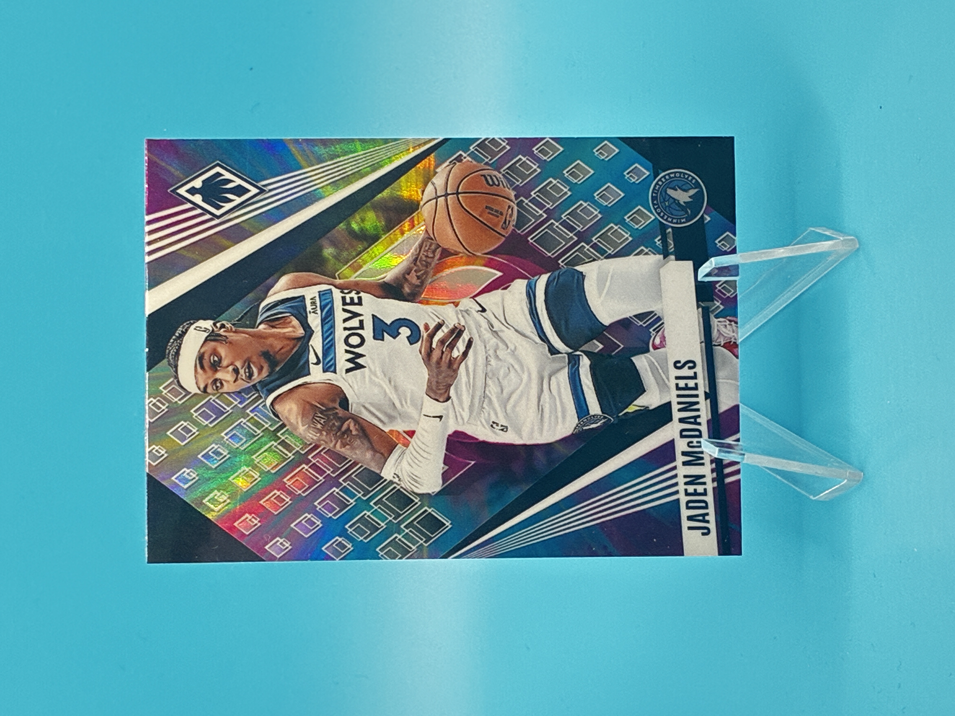 2023/2024 Panini Phoenix Jaden McDaniels Refractor #19 Minnesota Timberwolves – Vorderseite