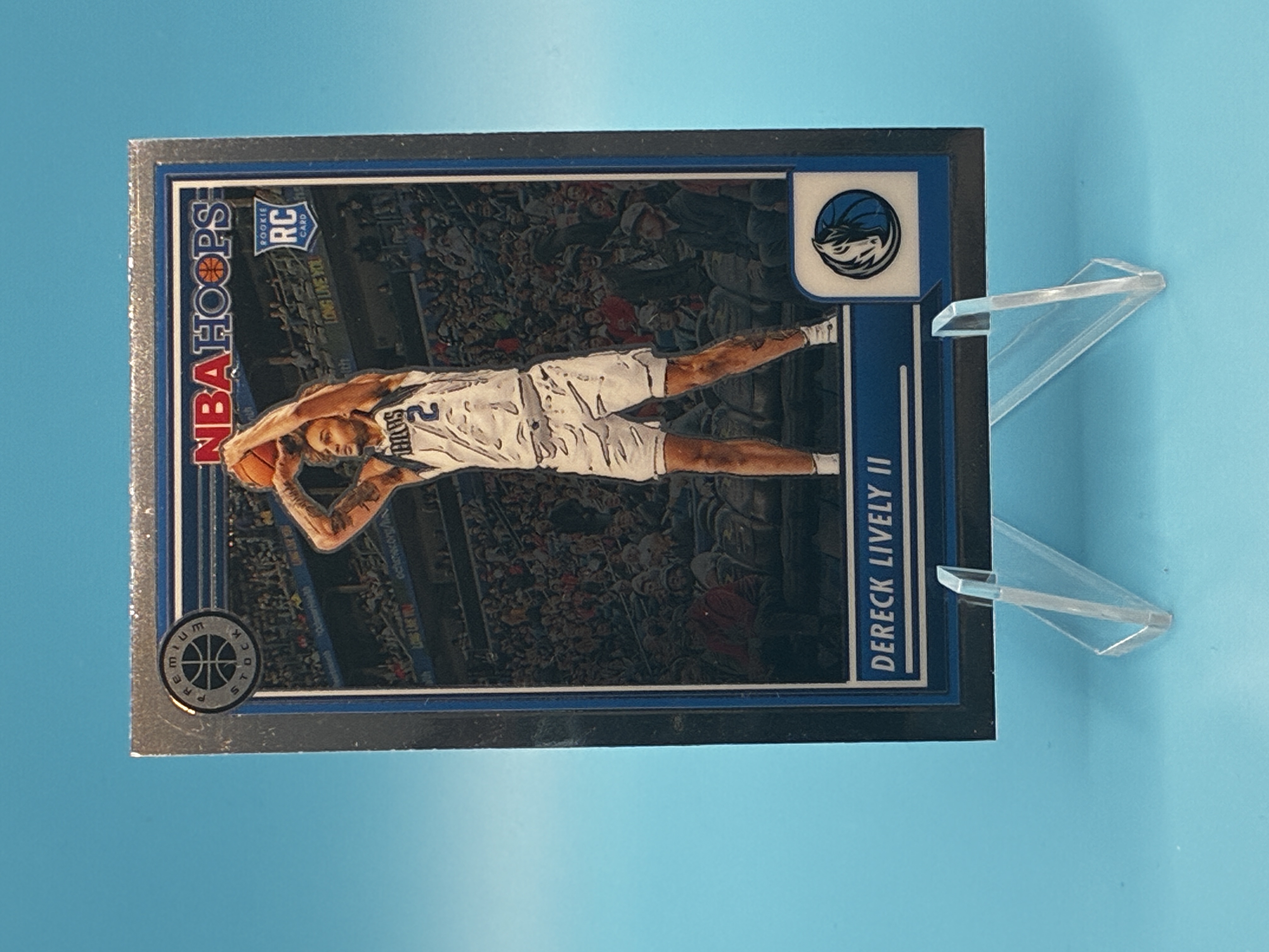 2023/2024 Panini Hoops Premium Stock Dereck Lively II #253 Dallas Mavericks – Vorderseite