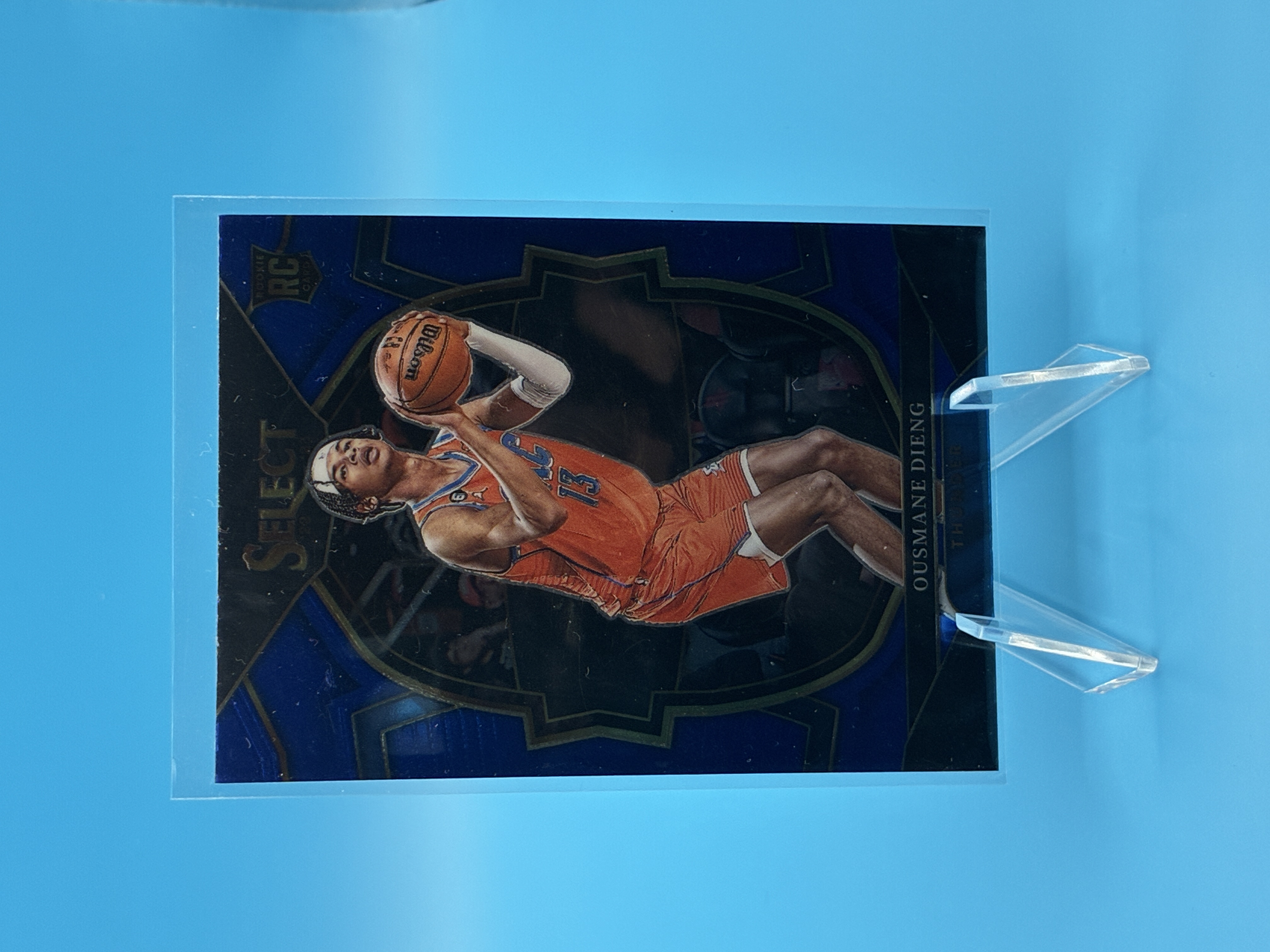2022/2023 Panini Select Ousmane Dieng Blue #76 Oklahoma City Thunder – Vorderseite