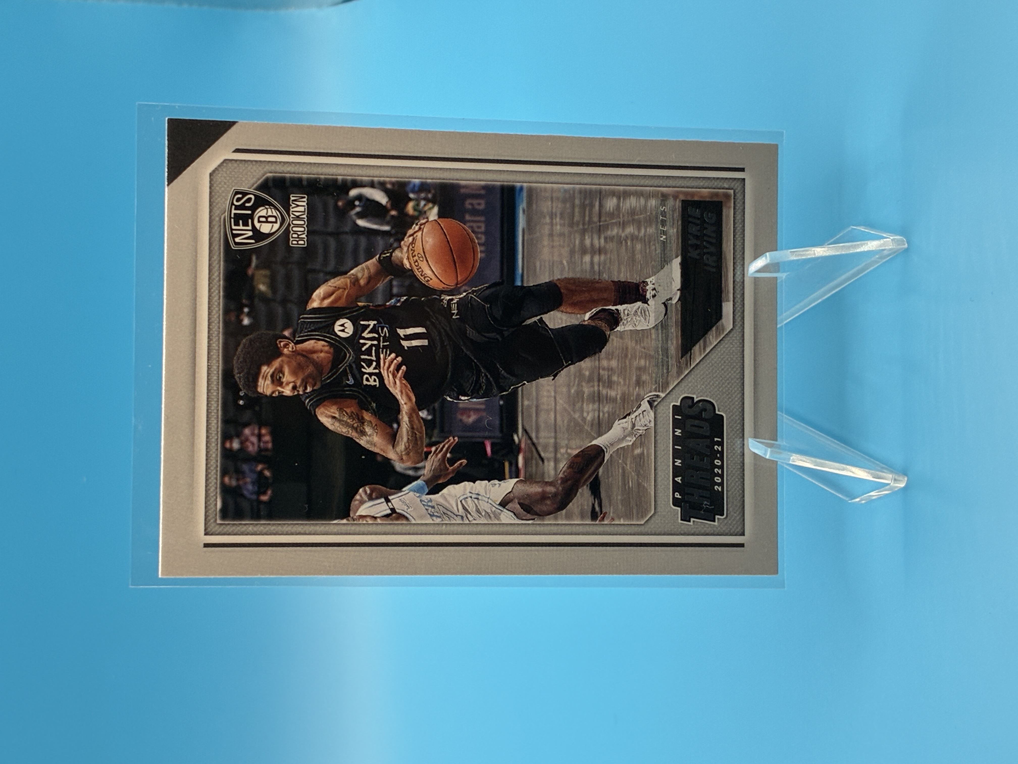 2020/2021 Panini Chronicles Threads Kyrie Irving #78 Brooklyn Nets – Vorderseite