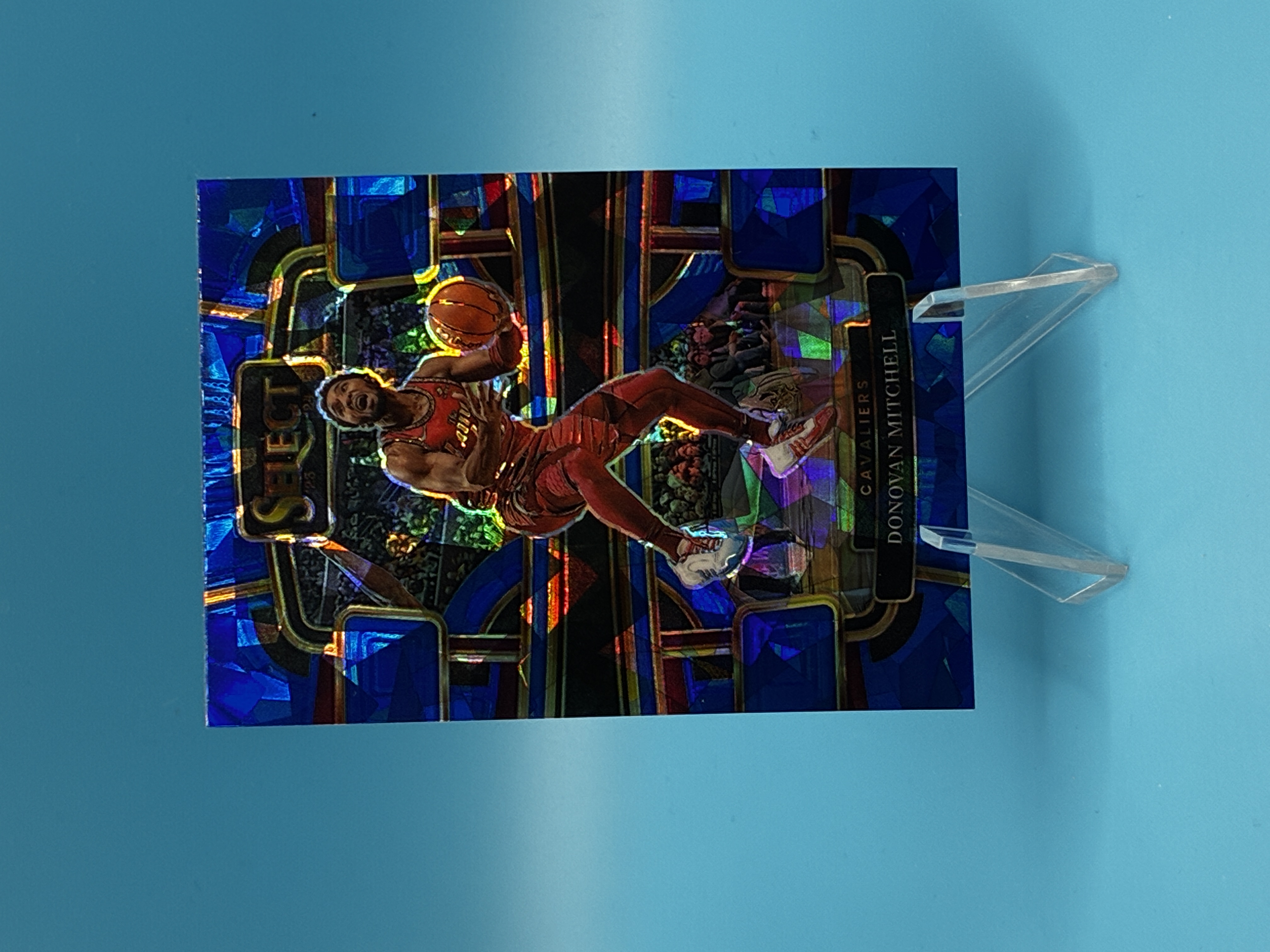 2023/2024 Panini Select Donovan Mitchell Blue Cracked Ice #38 Cleveland Cavaliers – Vorderseite