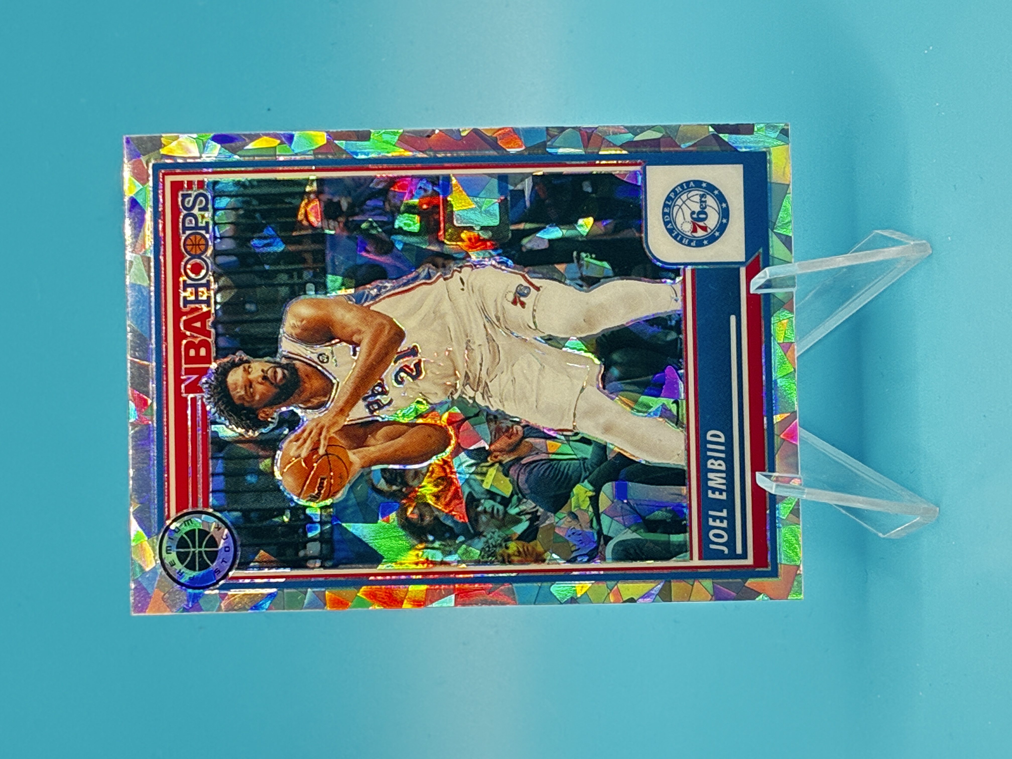 2023/2024 Panini Hoops Premium Stock Joel Embiid Cracked Ice #271 Philadelphia 76ers – Vorderseite