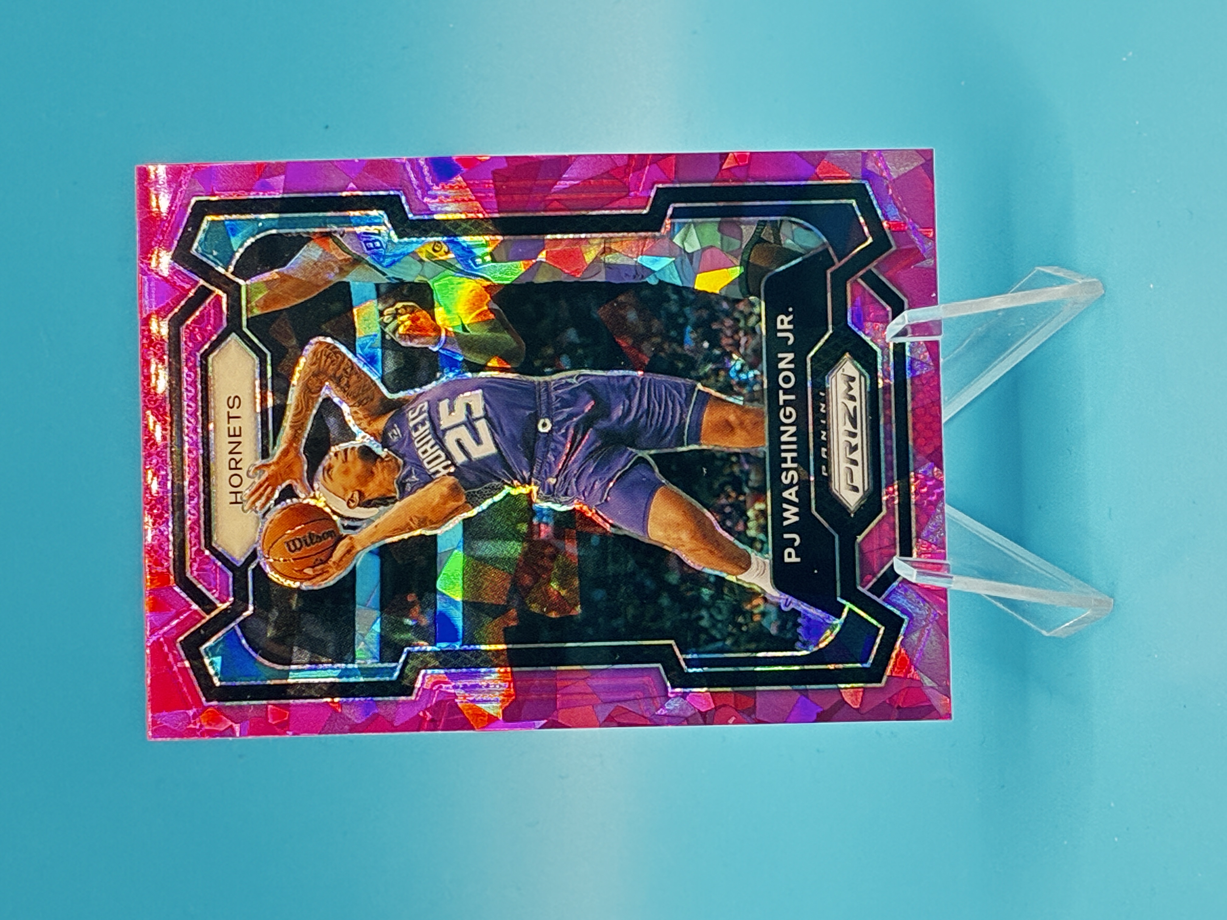 2023/2024 Panini Prizm P.J. Washington Jr. Pink Cracked Ice #117 Charlotte Hornets – Vorderseite
