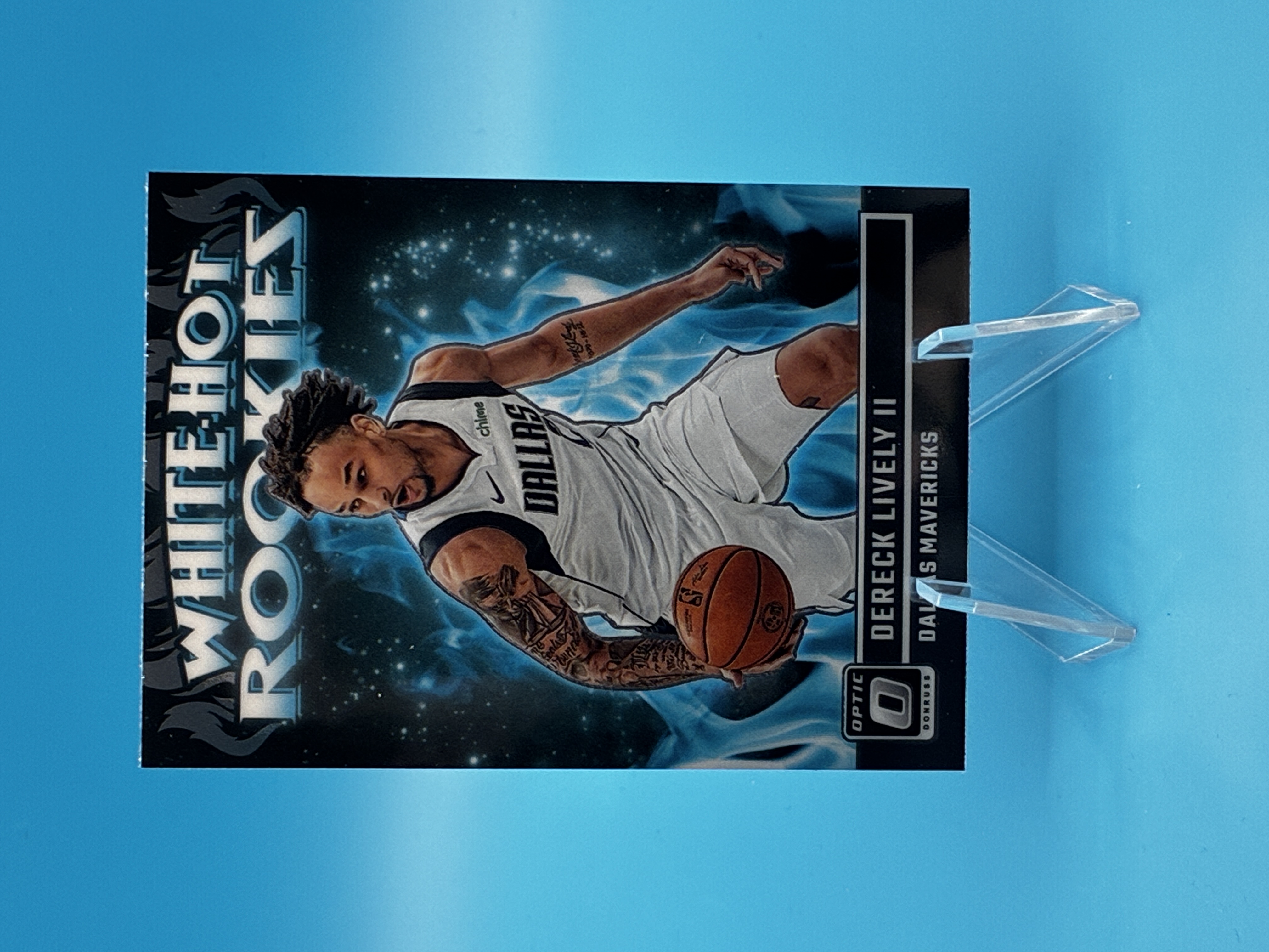 2023/2024 Panini Optic Dereck Lively II White Hot Rookies #8 Dallas Mavericks – Vorderseite