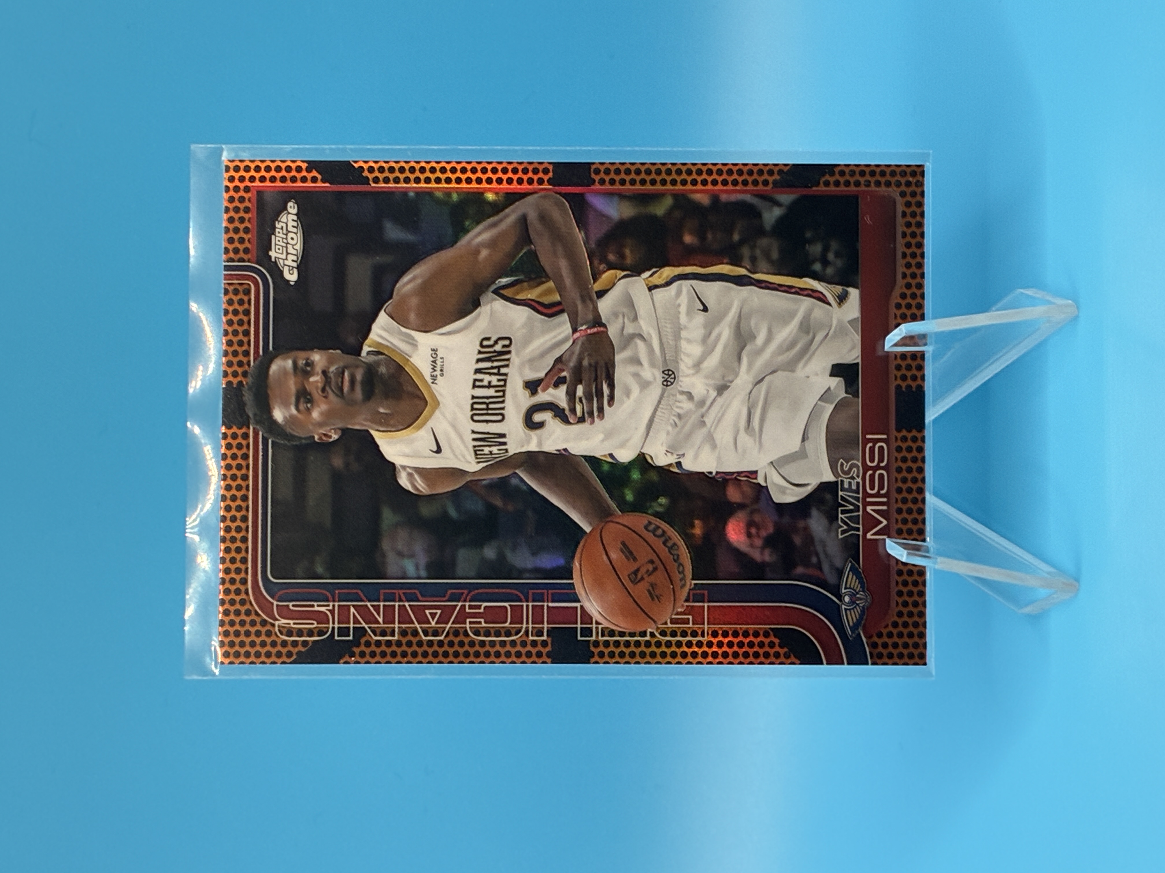 2024/2025 Topps Chrome Yves Missi Basketball Refractor #102 New Orleans Pelicans – Vorderseite