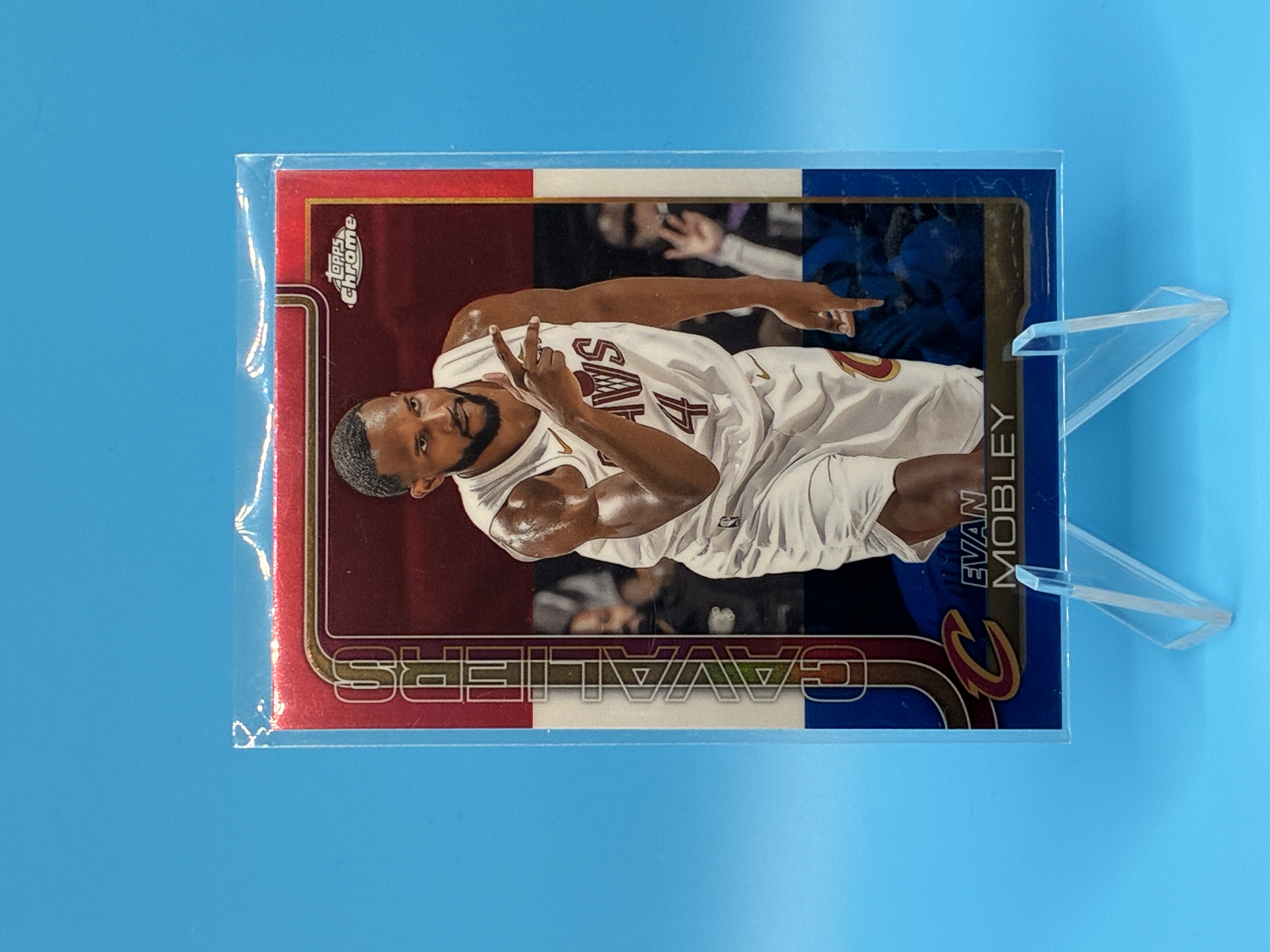 2024/2025 Topps Chrome Evan Mobley Red White Blue #67 Cleveland Cavaliers – Vorderseite