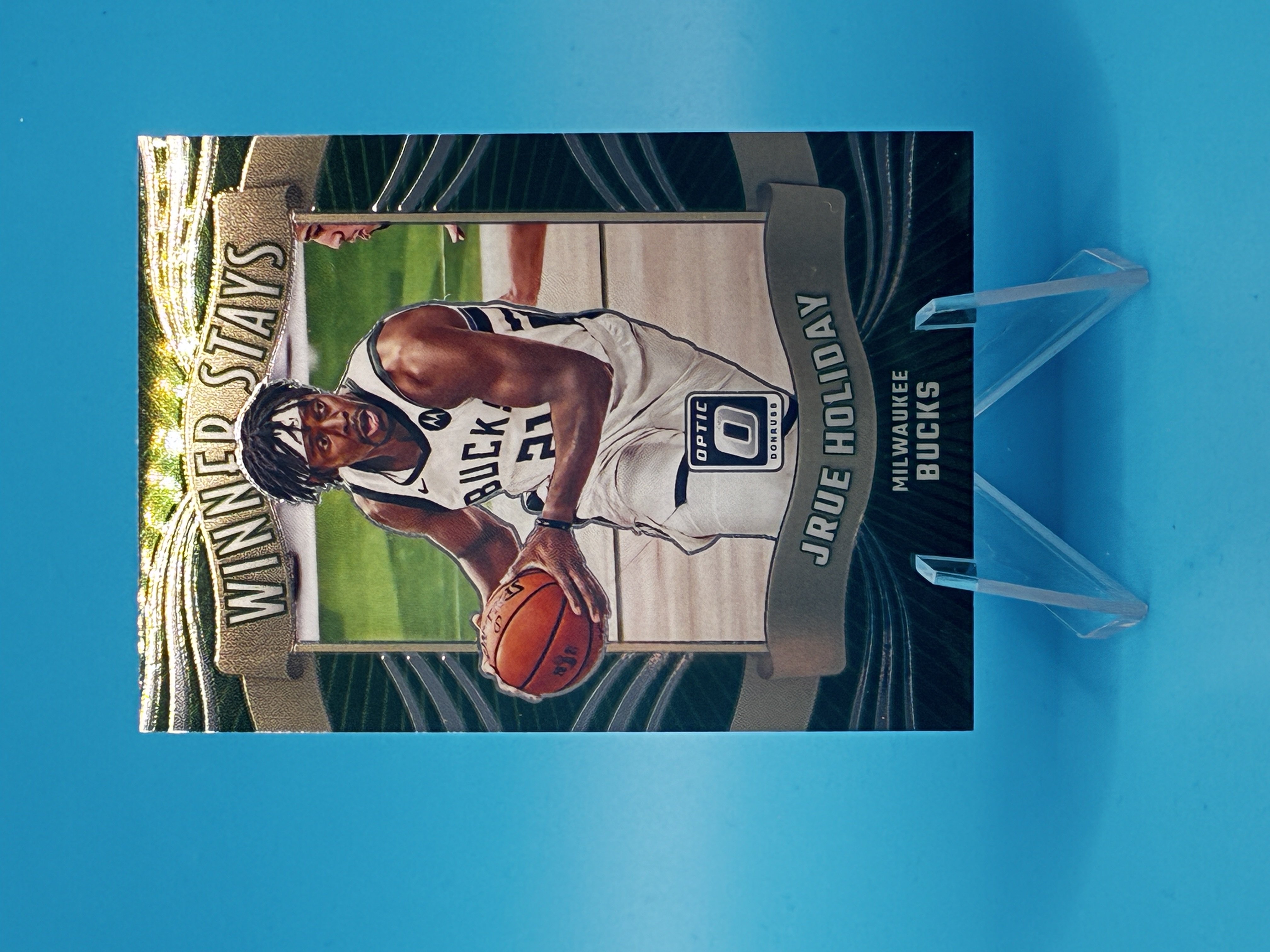 2023/2024 Panini Optic Jrue Holiday Winner Stays #9 Milwaukee Bucks – Vorderseite