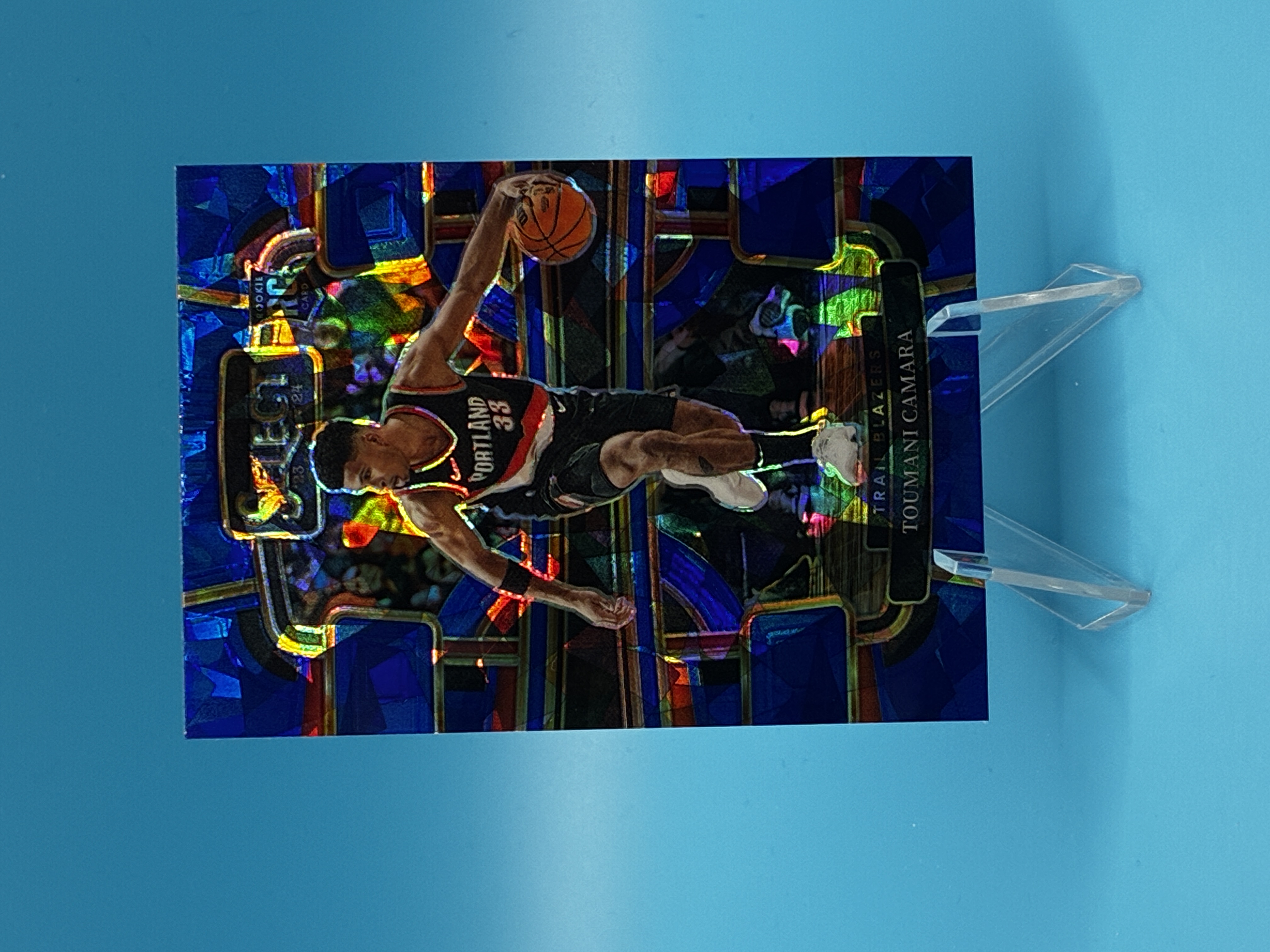 2023/2024 Panini Select Toumani Camara Blue Cracked Ice #81 Portland Trail Blazers – Vorderseite