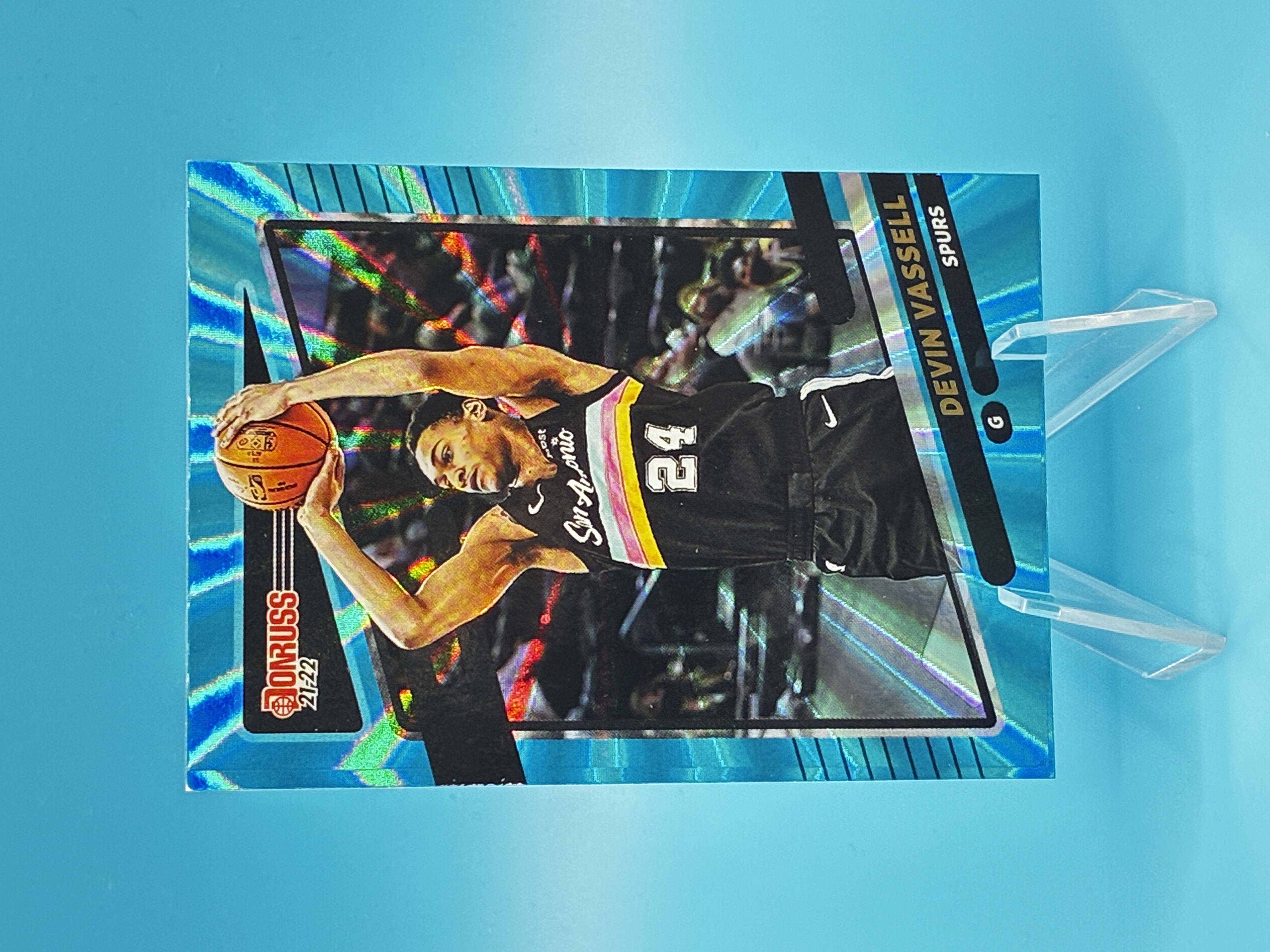2021/2022 Panini Donruss Devin Vassell Blue Laser #15 San Antonio Spurs – Vorderseite