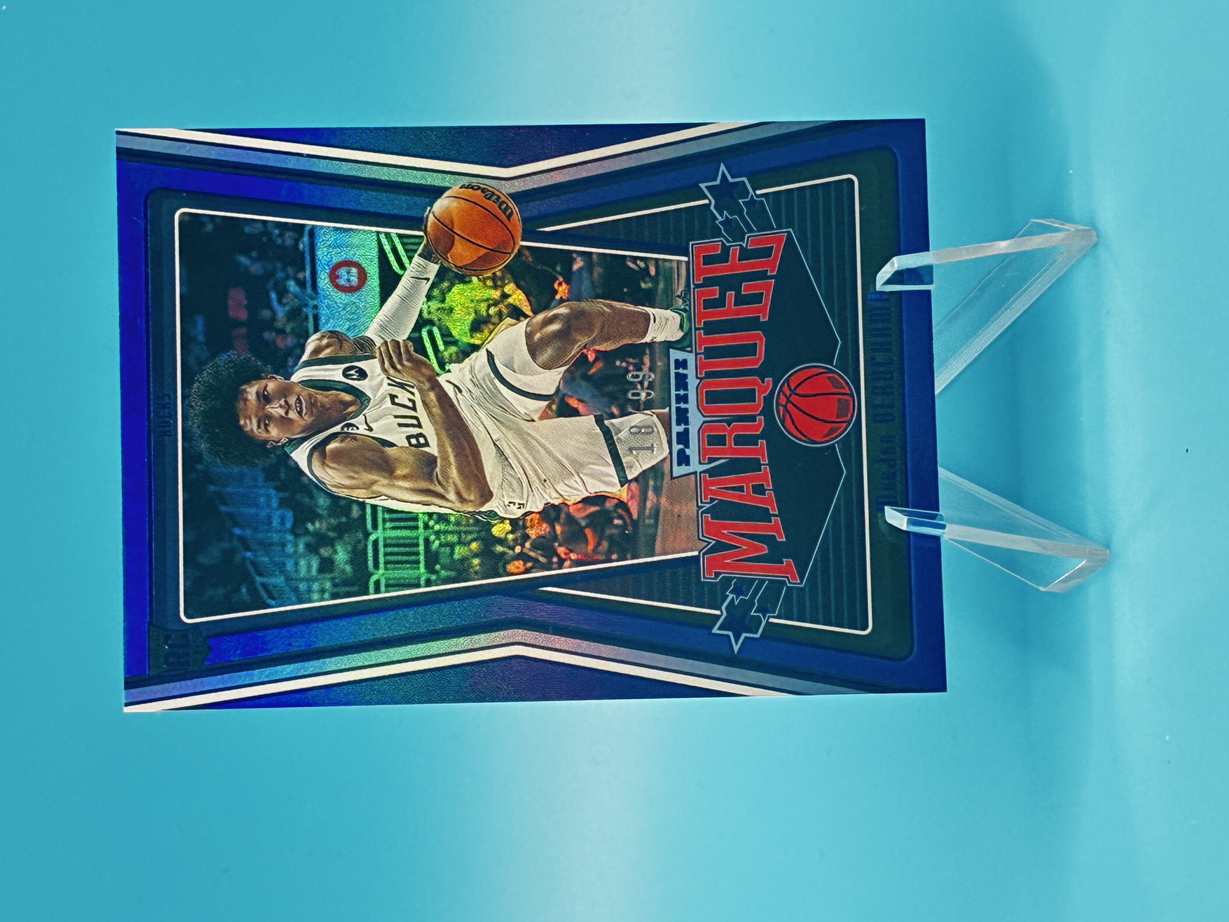 2022/2023 Panini Chronicles MarJon Beauchamp Blue Marquee 18/99 #240 Milwaukee Bucks – Vorderseite