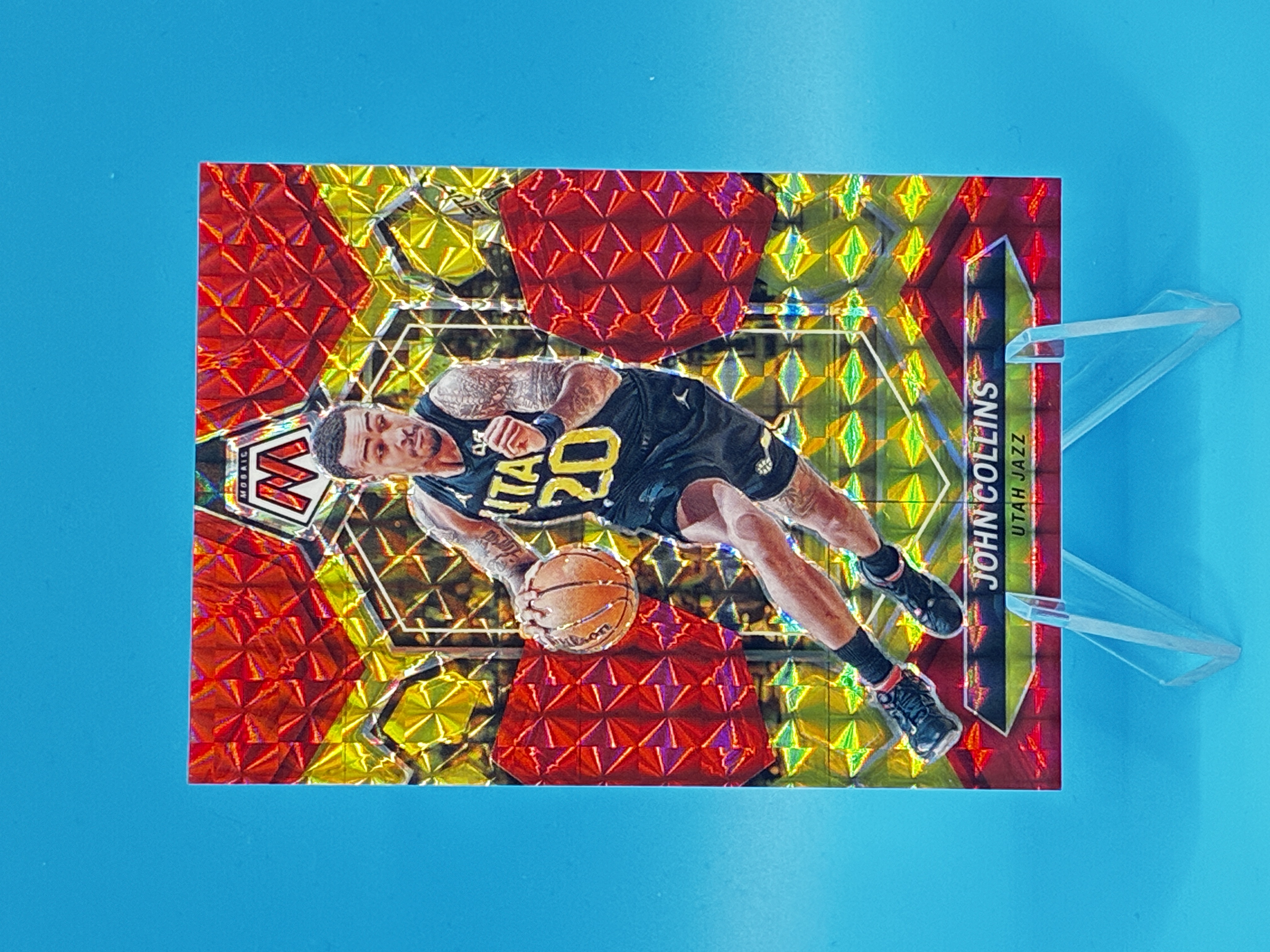 2023/2024 Panini Mosaic John Collins Red Yellow 01/75 #25 Utah Jazz – Vorderseite