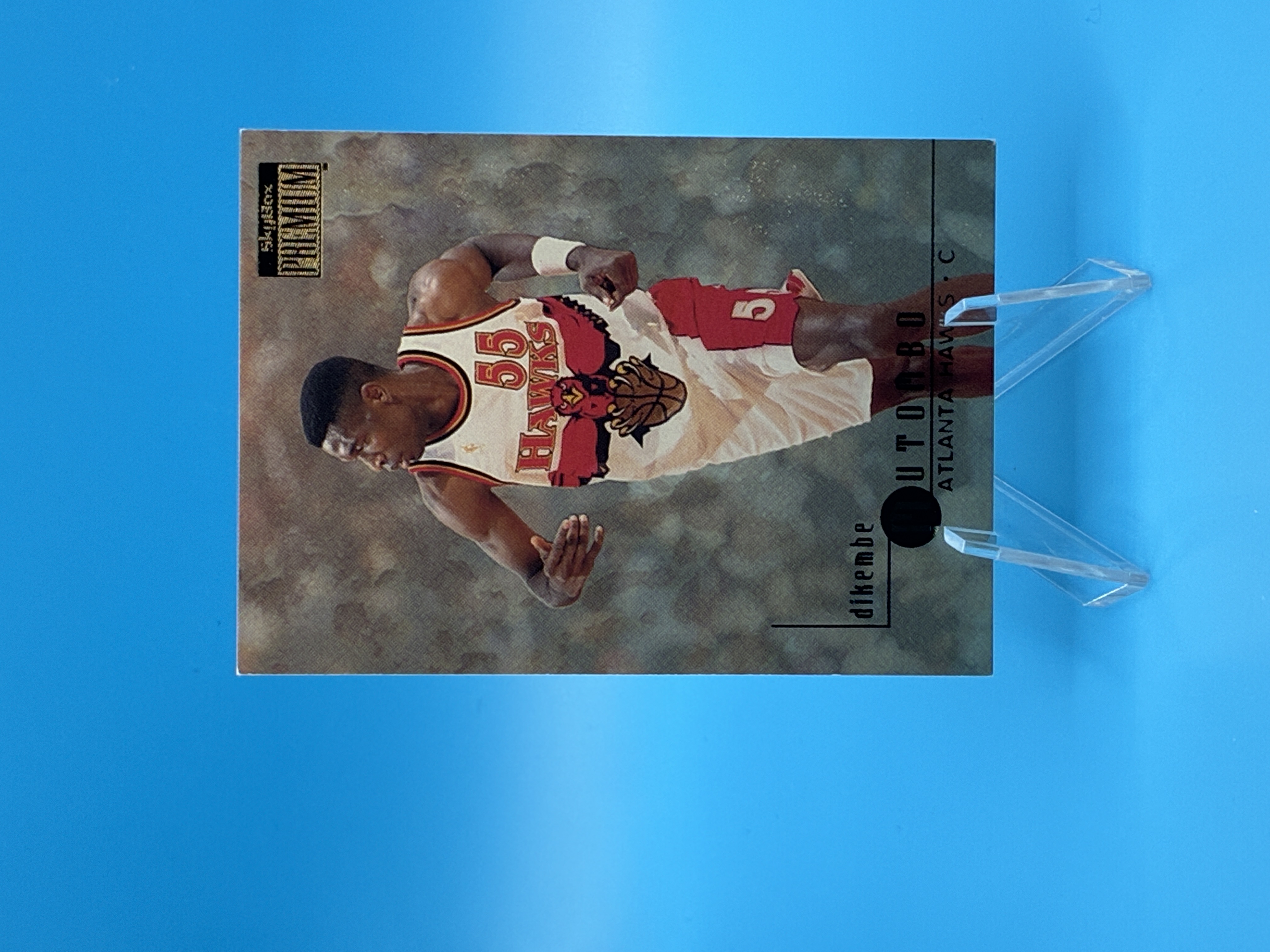 1996/1997 SkyBox Premium Dikembe Mutombo #134 Atlanta Hawks – Vorderseite