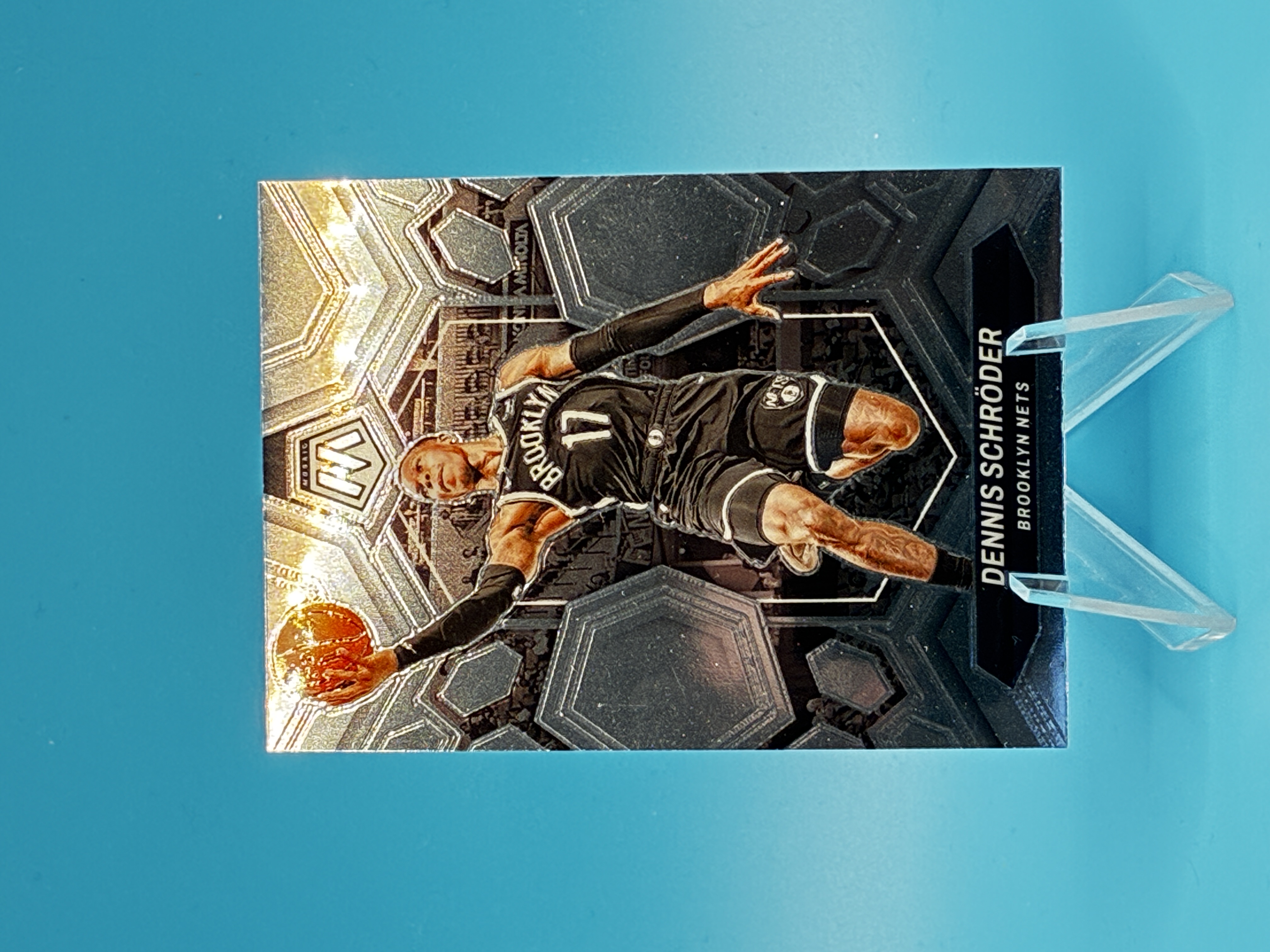 2023/2024 Panini Mosaic Dennis Schröder #148 Brooklyn Nets – Vorderseite