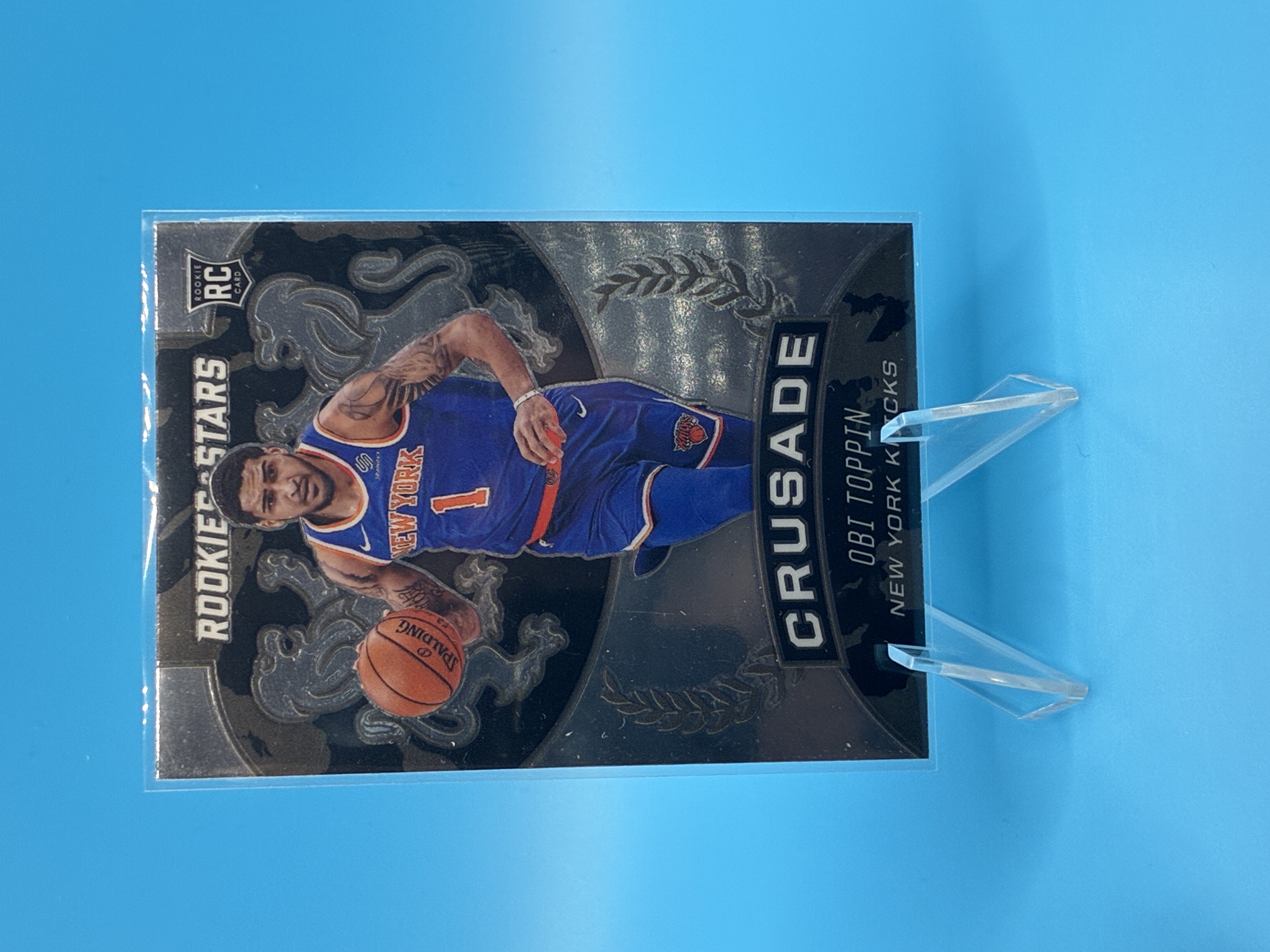 2020/2021 Panini Chronicles Rookies & Stars Obi Toppin Crusade #532 New York Knicks – Vorderseite