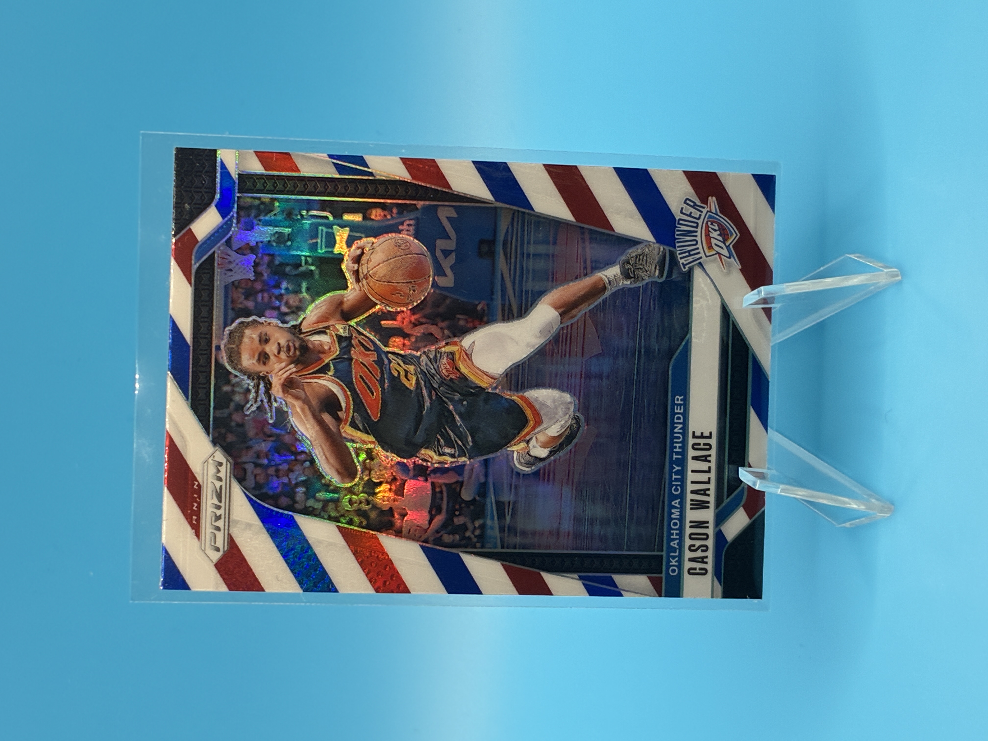 2024/2025 Panini Prizm Cason Wallace Red White Blue #212 Oklahoma City Thunder – Vorderseite