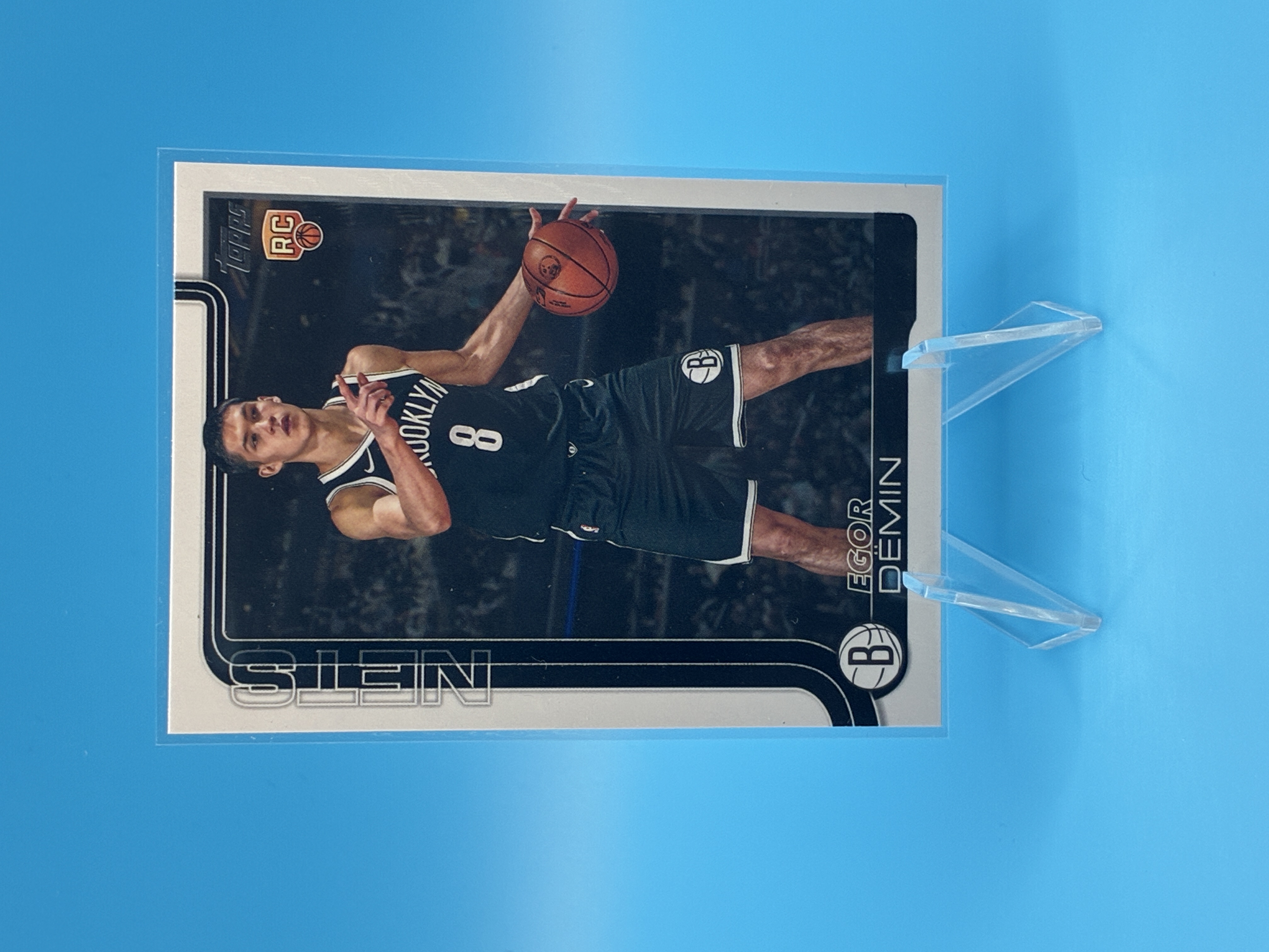 2025/2026 Topps Flagship Egor Dëmin #208 Brooklyn Nets – Vorderseite