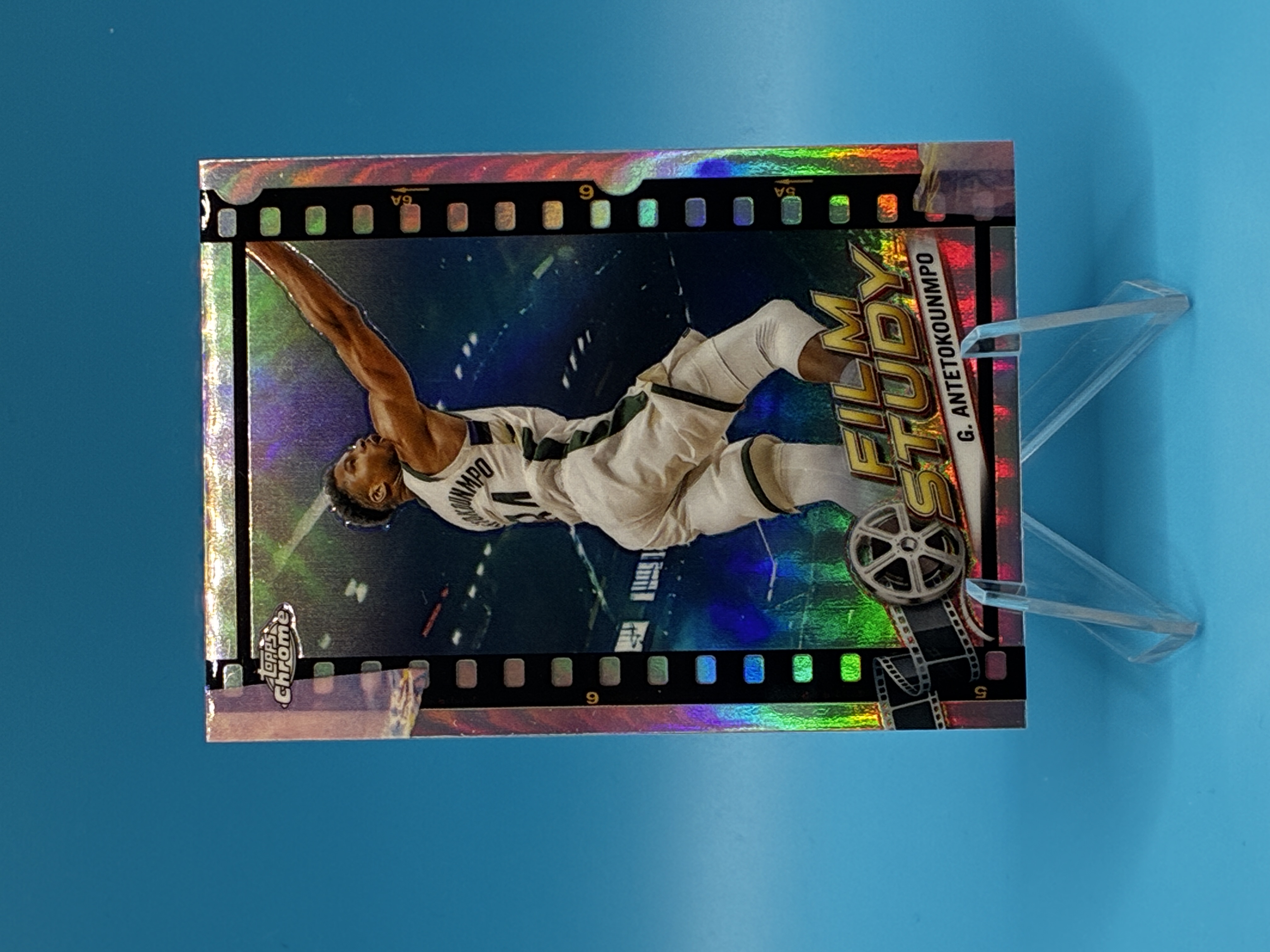 2023/2024 Topps Chrome Giannis Antetokounmpo Refractor Film Study #FS-24 Milwaukee Bucks – Vorderseite