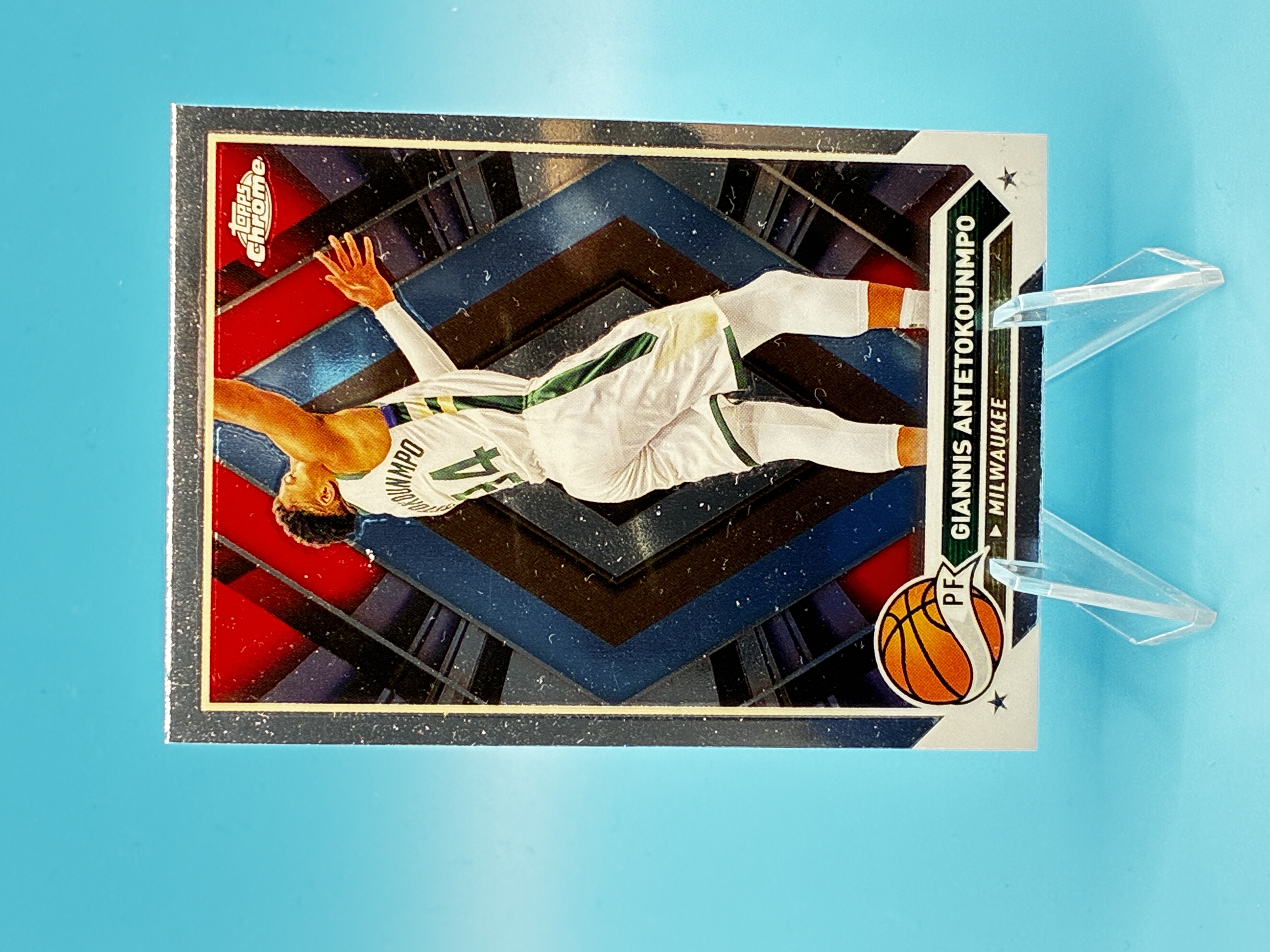 2023/2024 Topps Chrome Giannis Antetokounmpo #15 Milwaukee Bucks – Vorderseite