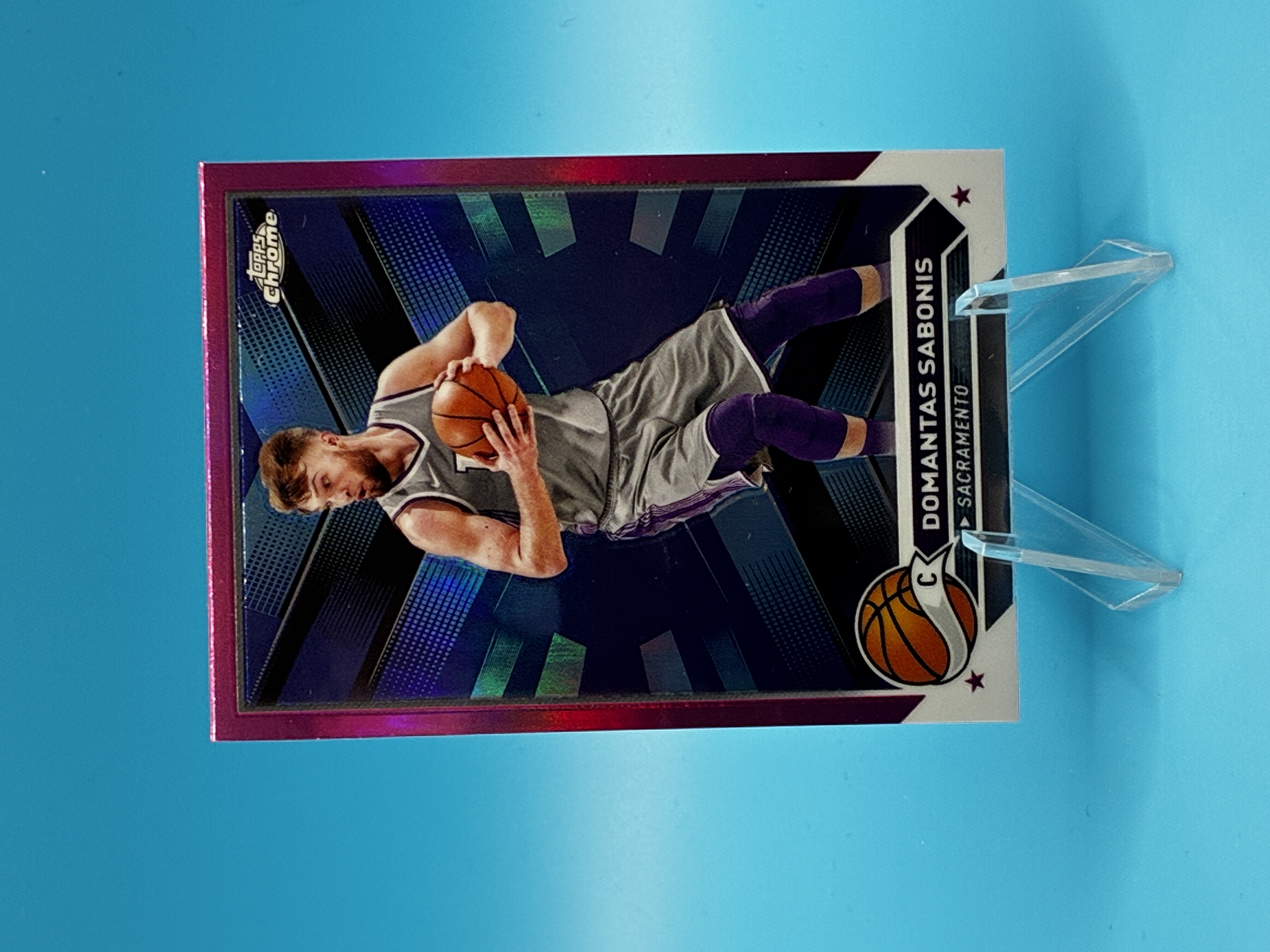 2023/2024 Topps Chrome Domantas Sabonis Pink Refractor #10 Sacramento Kings – Vorderseite
