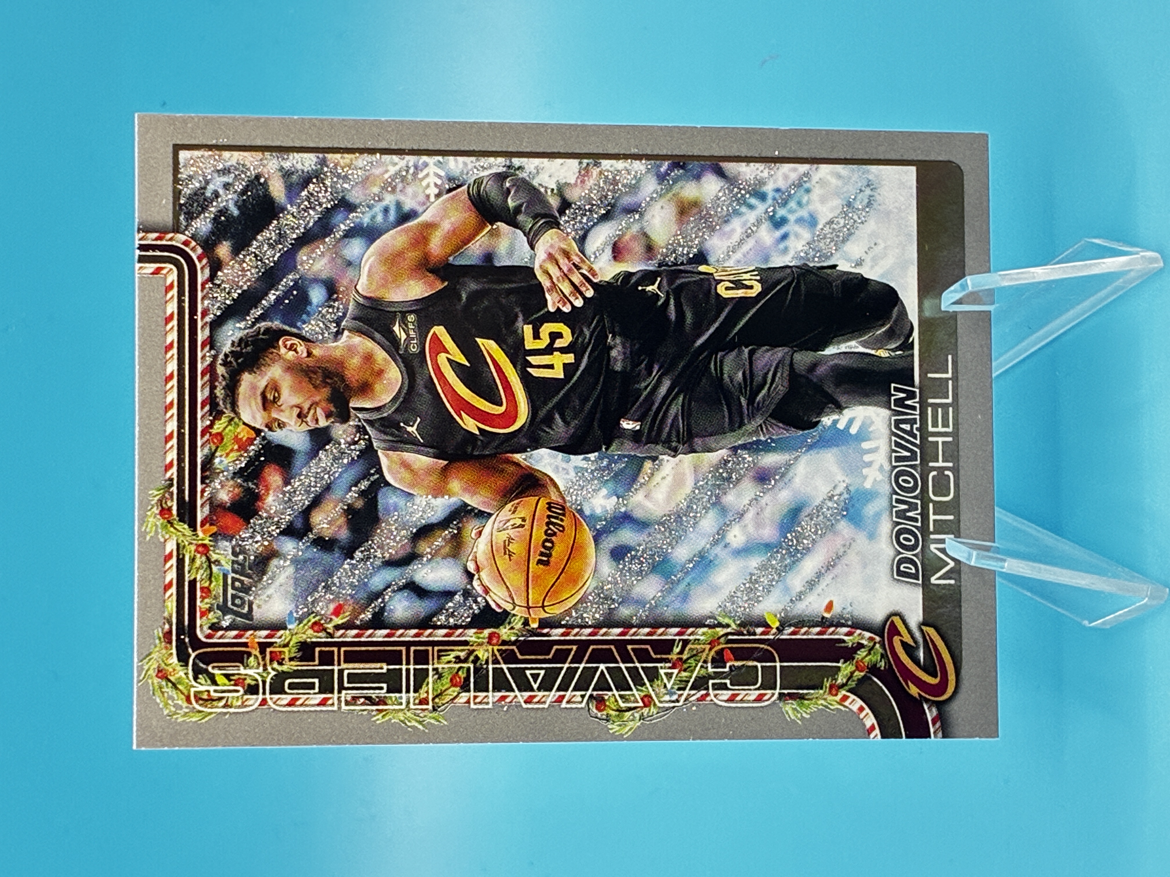 2024/2025 Topps Holiday Donovan Mitchell Glitter #H63 Cleveland Cavaliers – Vorderseite