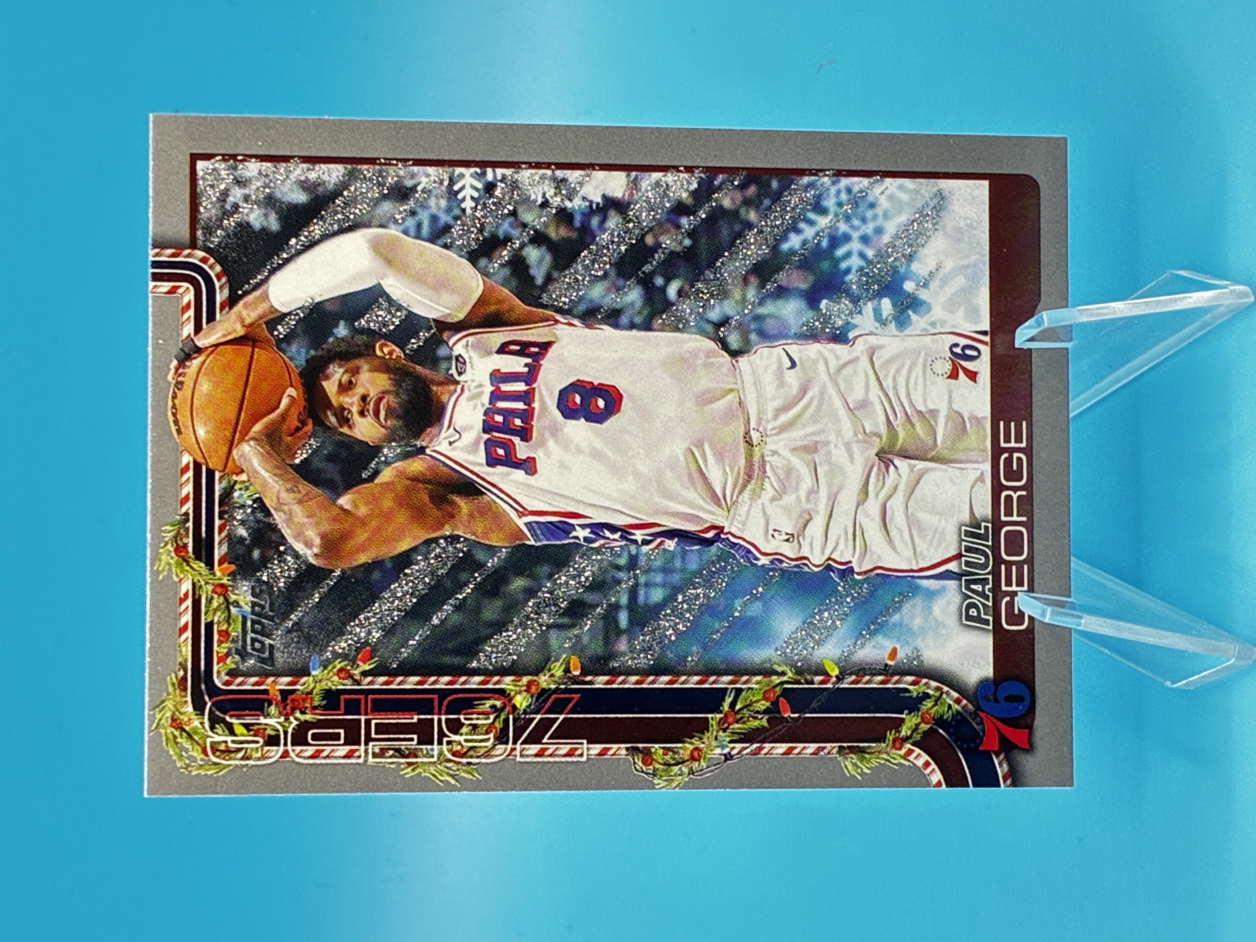 2024/2025 Topps Holiday Paul George Glitter #H19 Philadelphia 76ers – Vorderseite