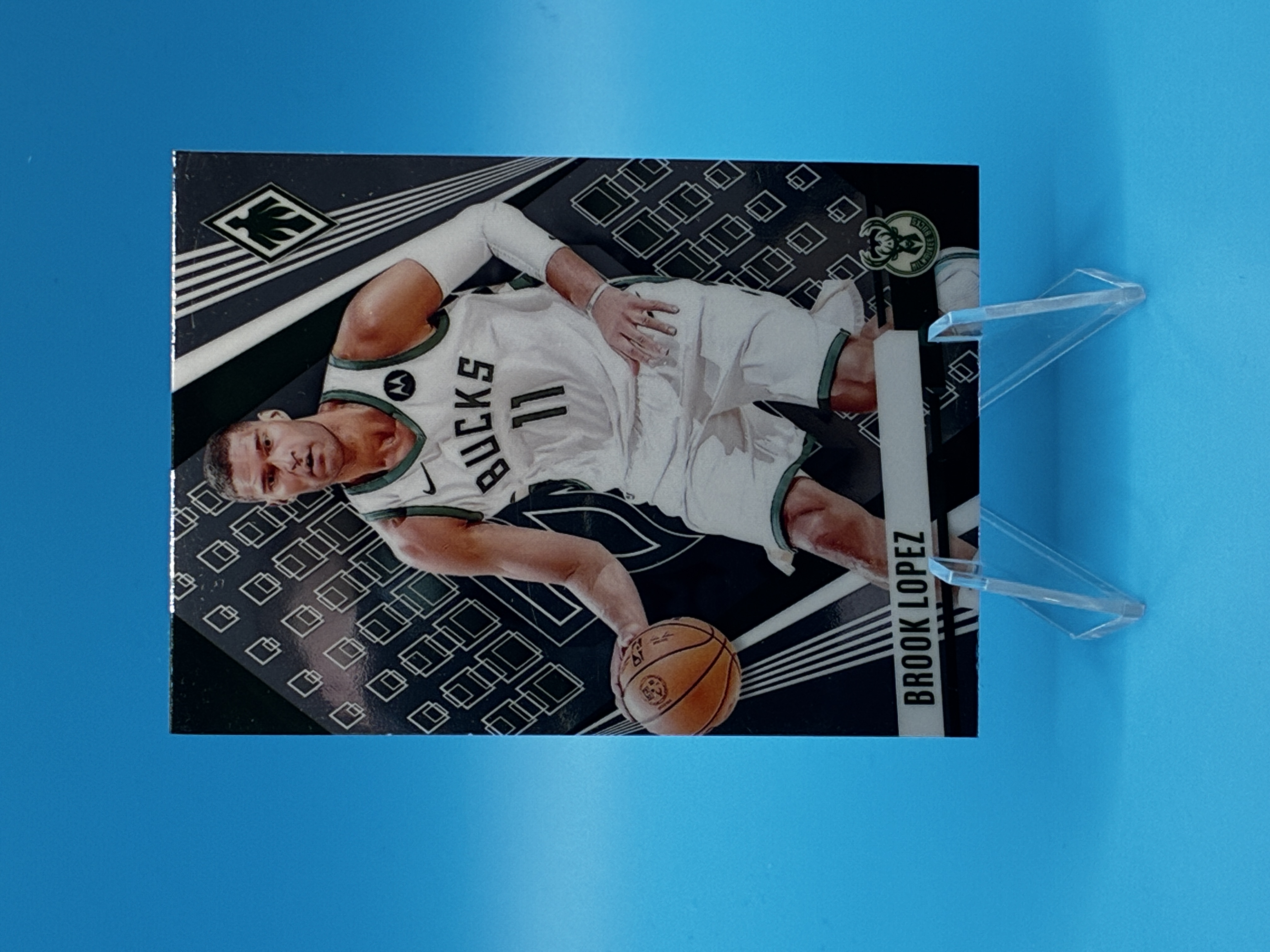 2023/2024 Panini Phoenix Brook Lopez #213 Milwaukee Bucks – Vorderseite