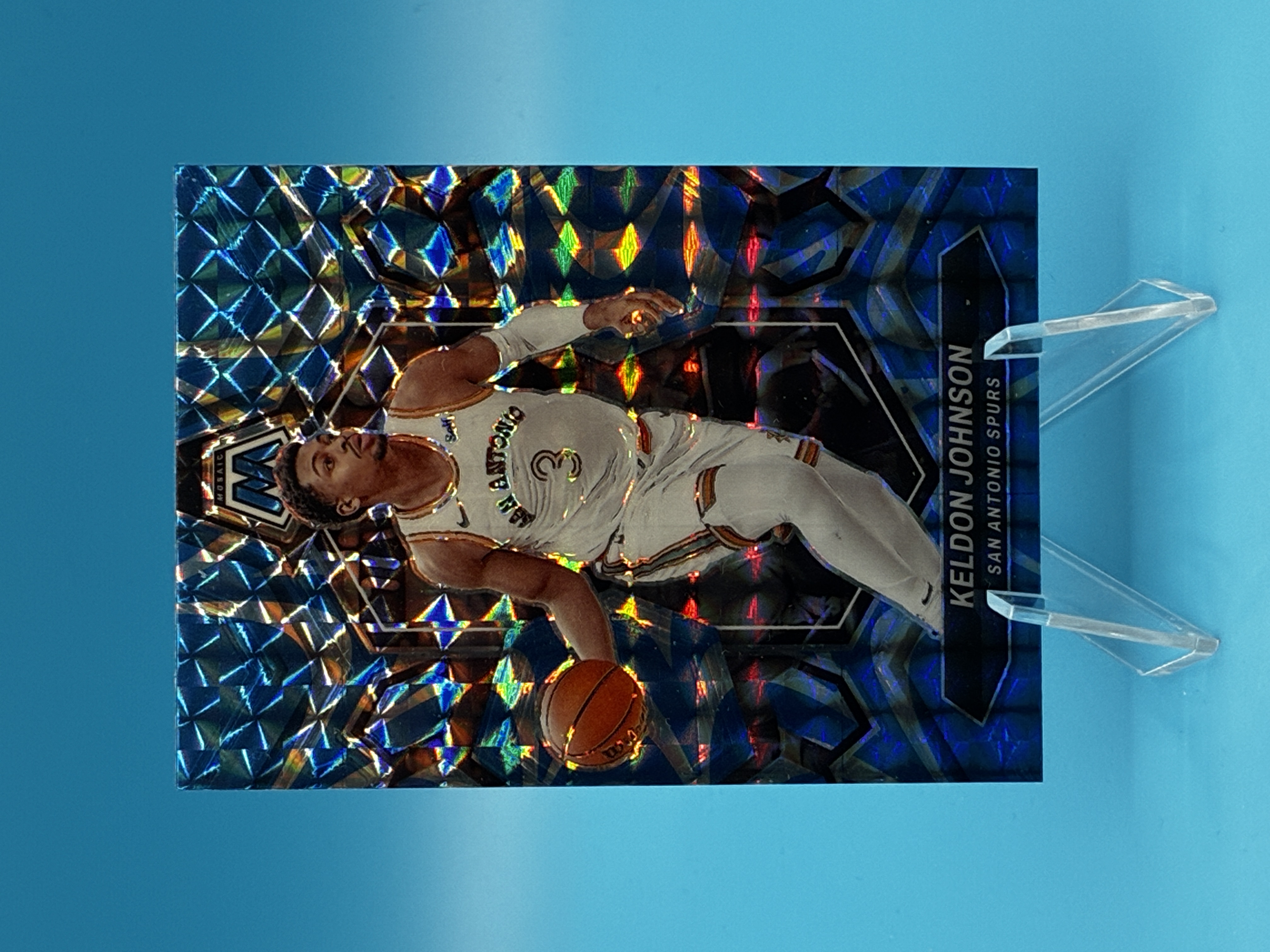2023/2024 Panini Mosaic Keldon Johnson Blue Fluorescent #119 San Antonio Spurs – Vorderseite