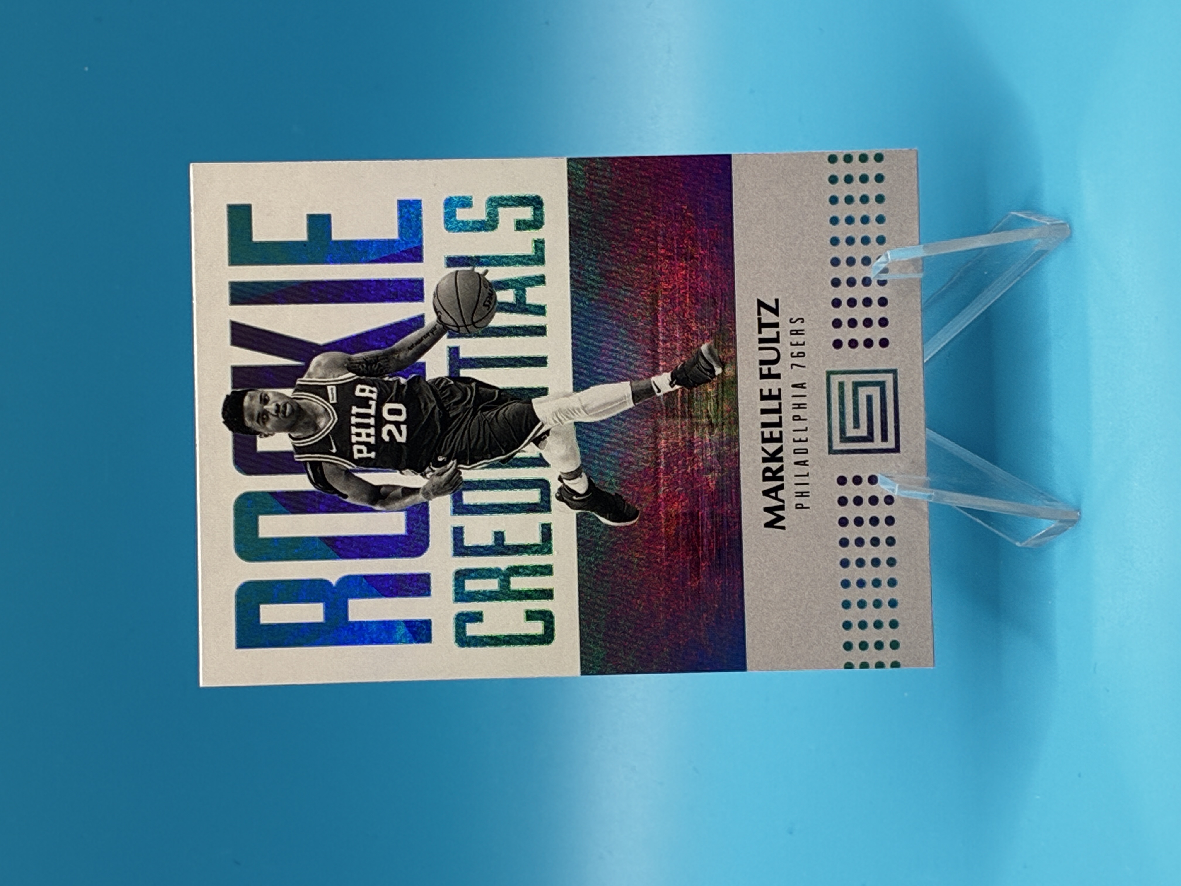 2017/2018 Panini Status Markelle Fultz Rookie Credentials #21 Philadelphia 76ers – Vorderseite