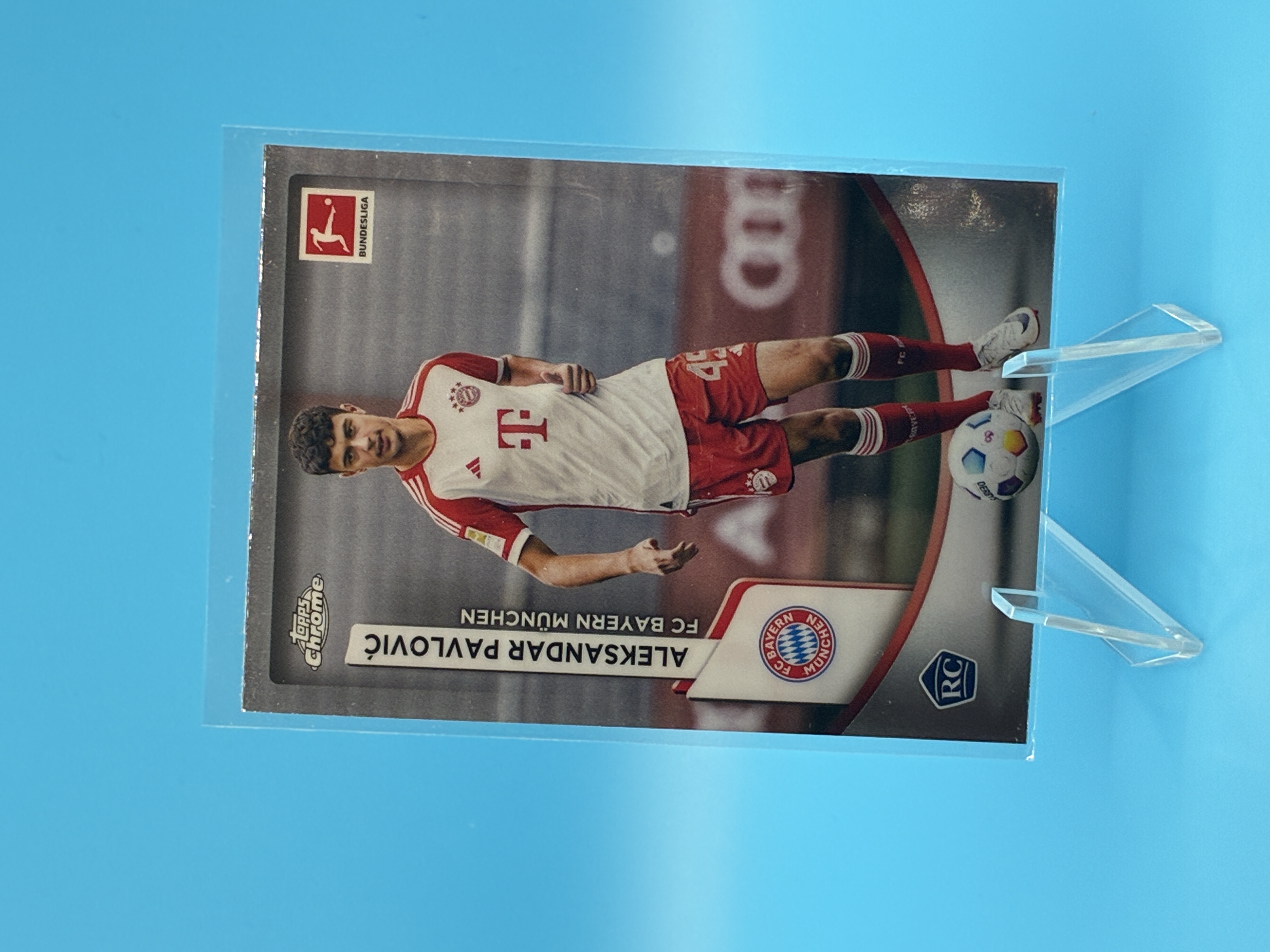 2022/2023 Topps Chrome Aleksandar Pavlović #88 FC Bayern München – Vorderseite
