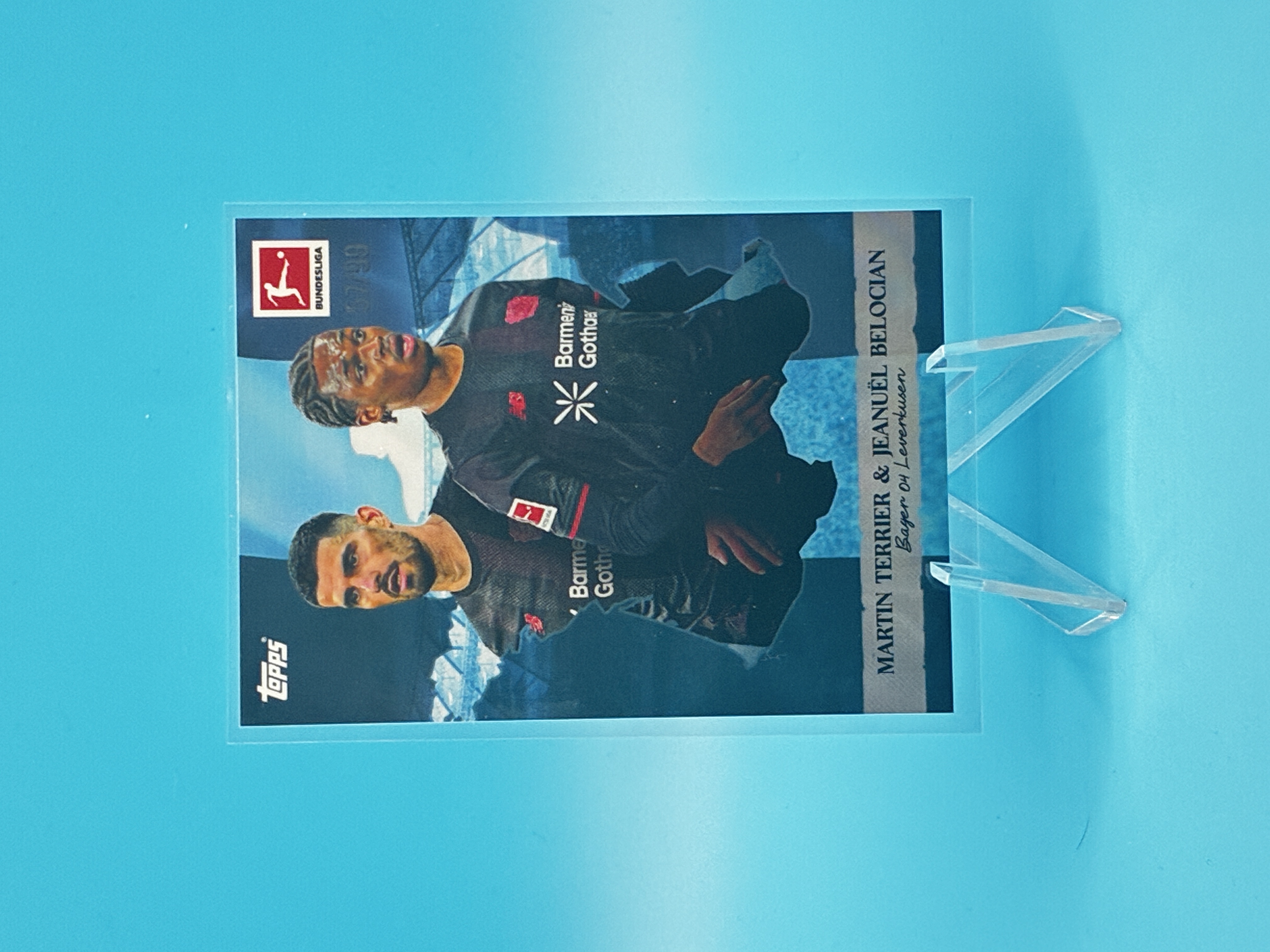 2025/2026 Topps BL Martin Terrier & Jeanuël Belocian /99 Bayer 04 Leverkusen – Vorderseite