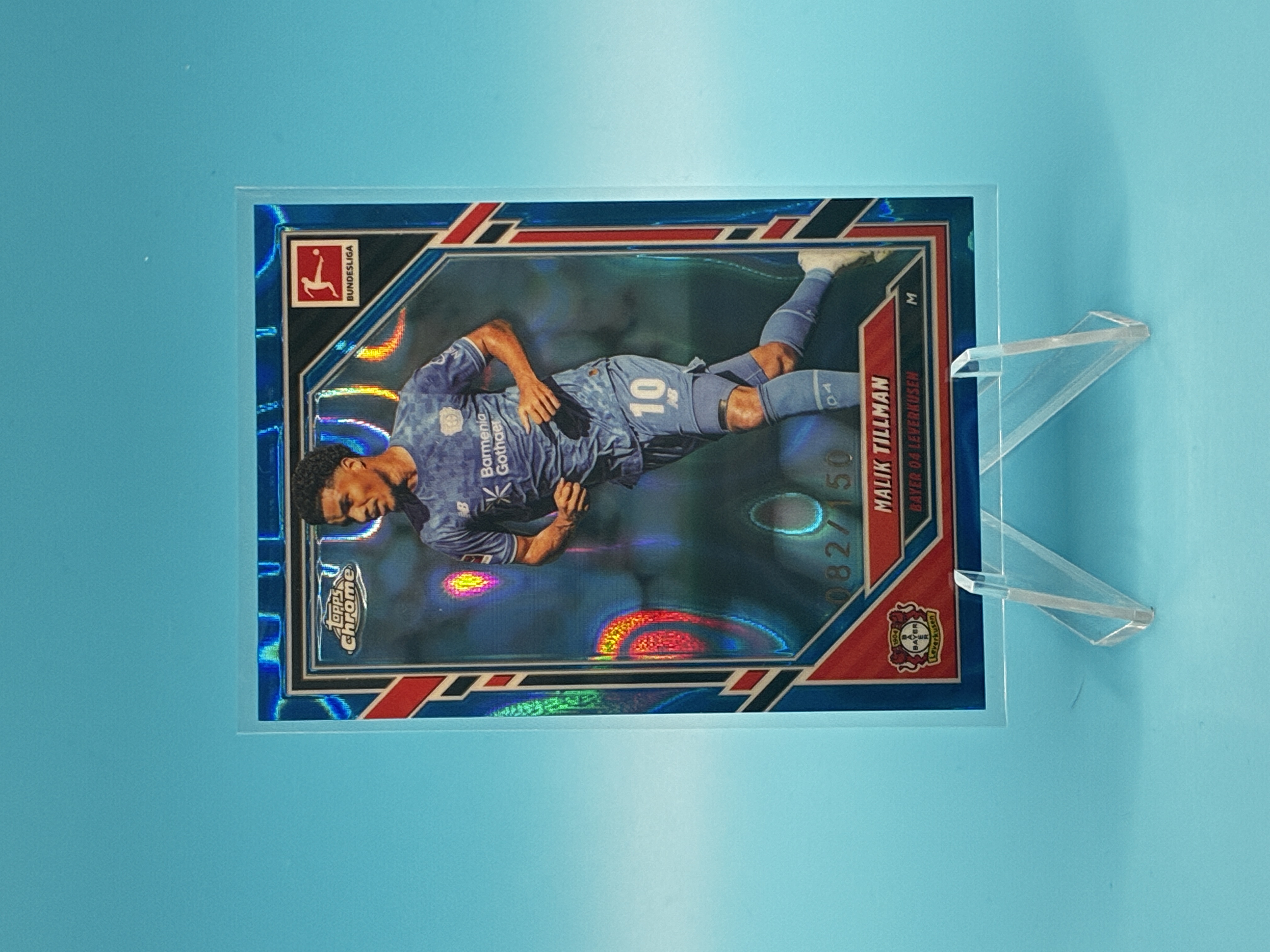 2025/2026 Topps Chrome Malik Tillman Blue 082/150 #65 Bayer 04 Leverkusen – Vorderseite
