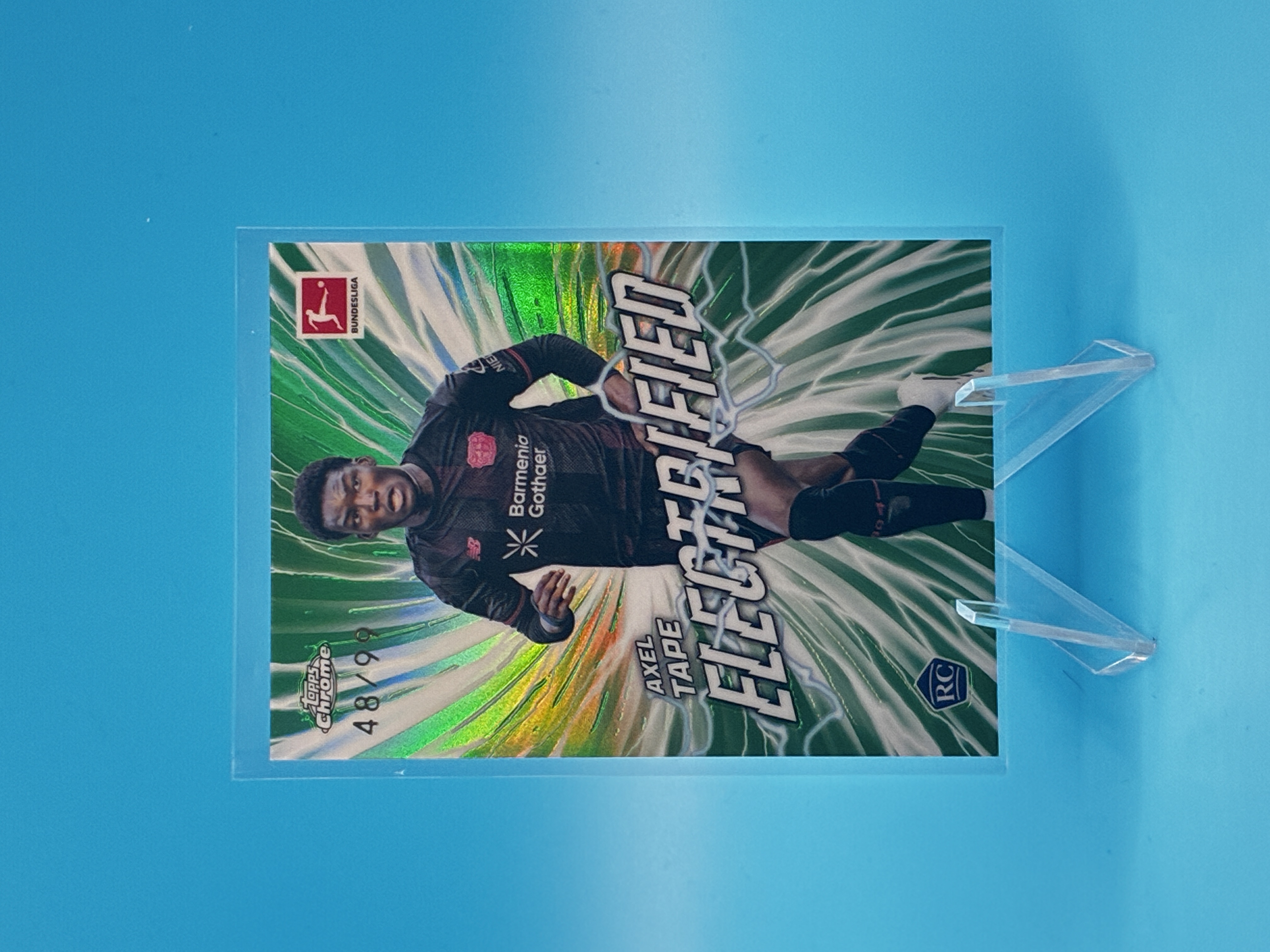 2025/2026 Topps Chrome Axel Tape Green Electrified 48/99 #EL-6 Bayer 04 Leverkusen – Vorderseite