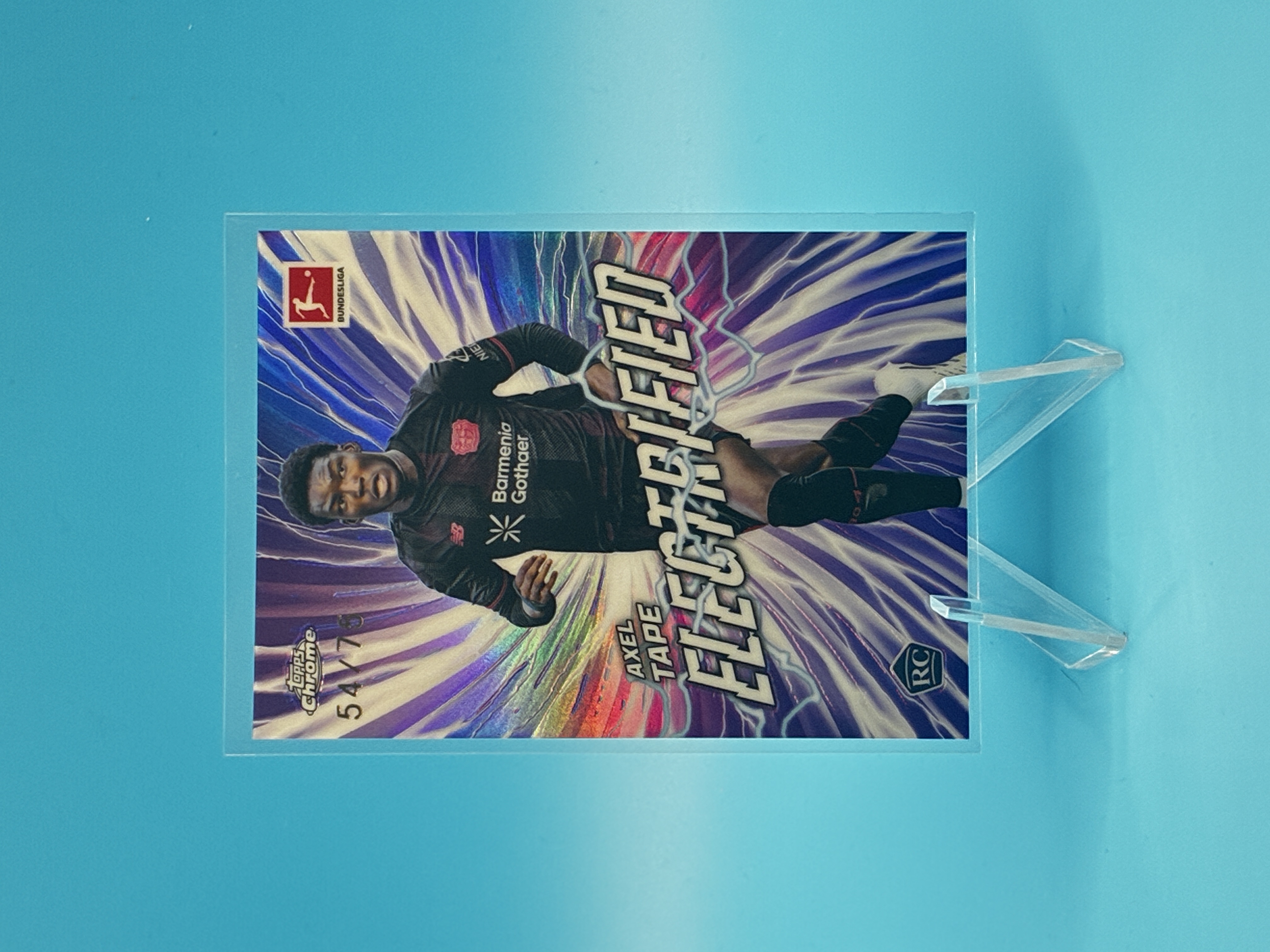 2025/2026 Topps Chrome Axel Tape Purple Electric Field 54/75 #EL-6 Bayer 04 Leverkusen – Vorderseite