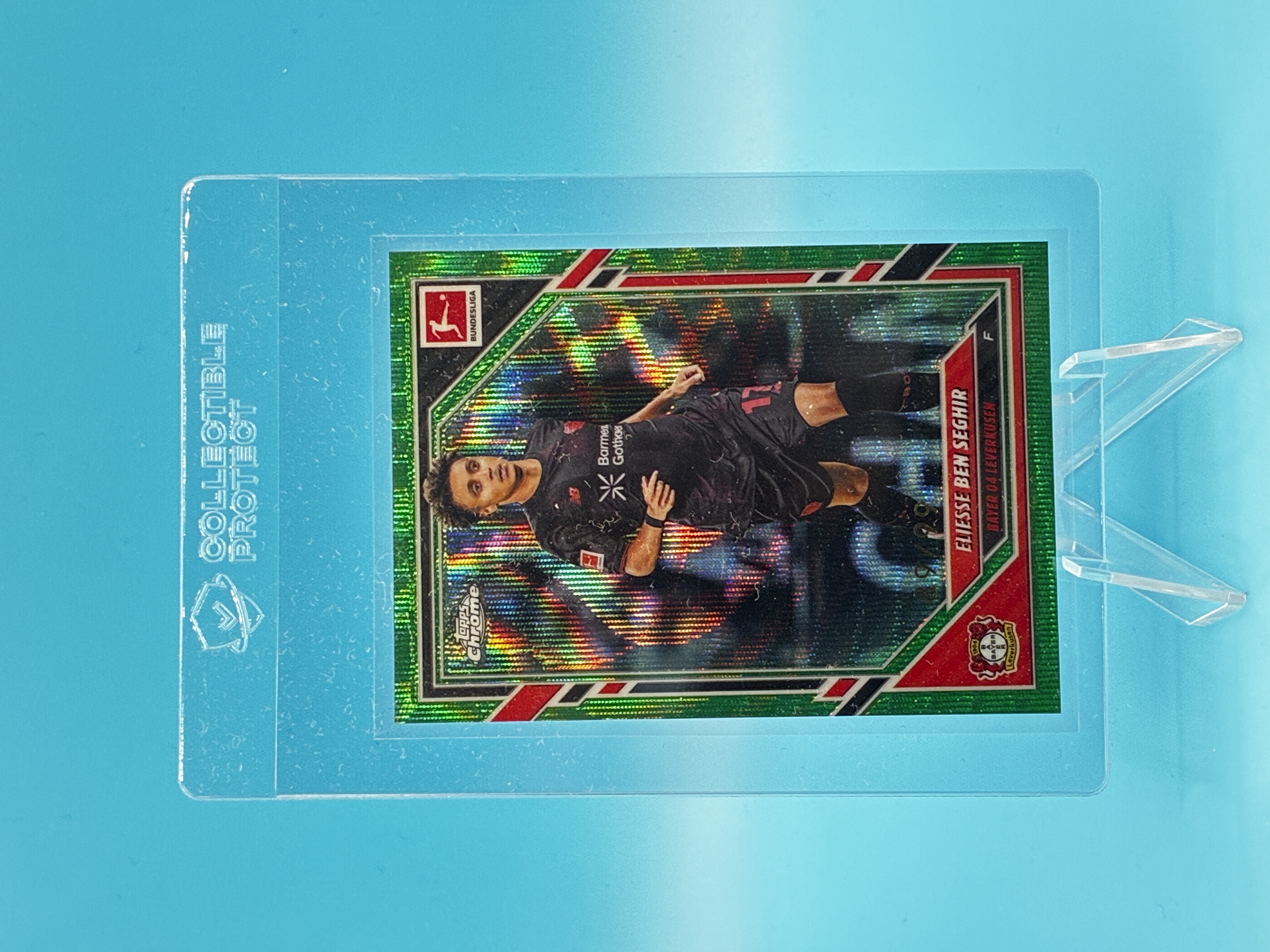 2025/2026 Topps Chrome Eliesse Ben Seghir Green 89/99 #66 Bayer 04 Leverkusen – Vorderseite