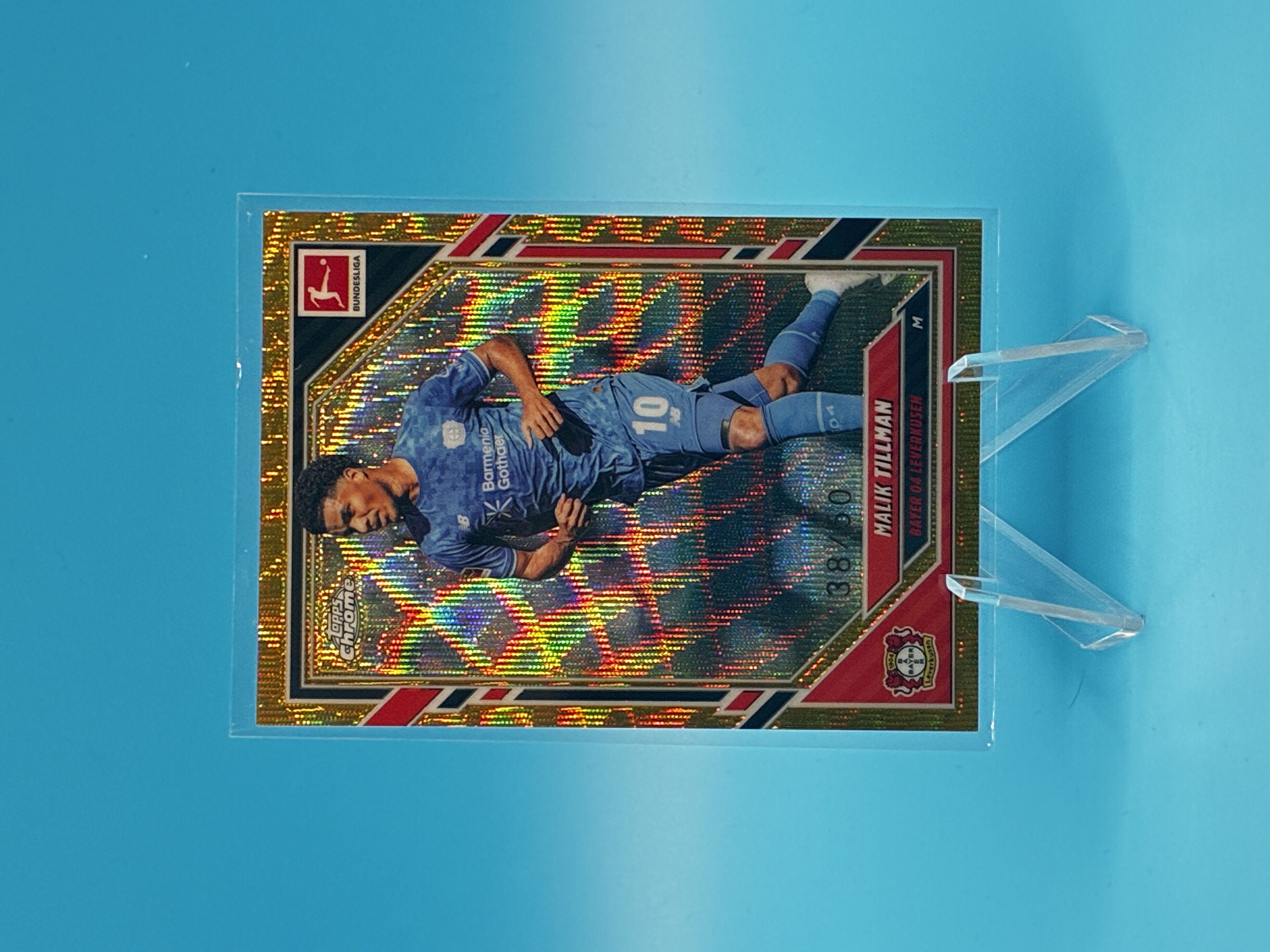 2025/2026 Topps Chrome Malik Tillman Gold 38/50 #65 Bayer 04 Leverkusen – Vorderseite