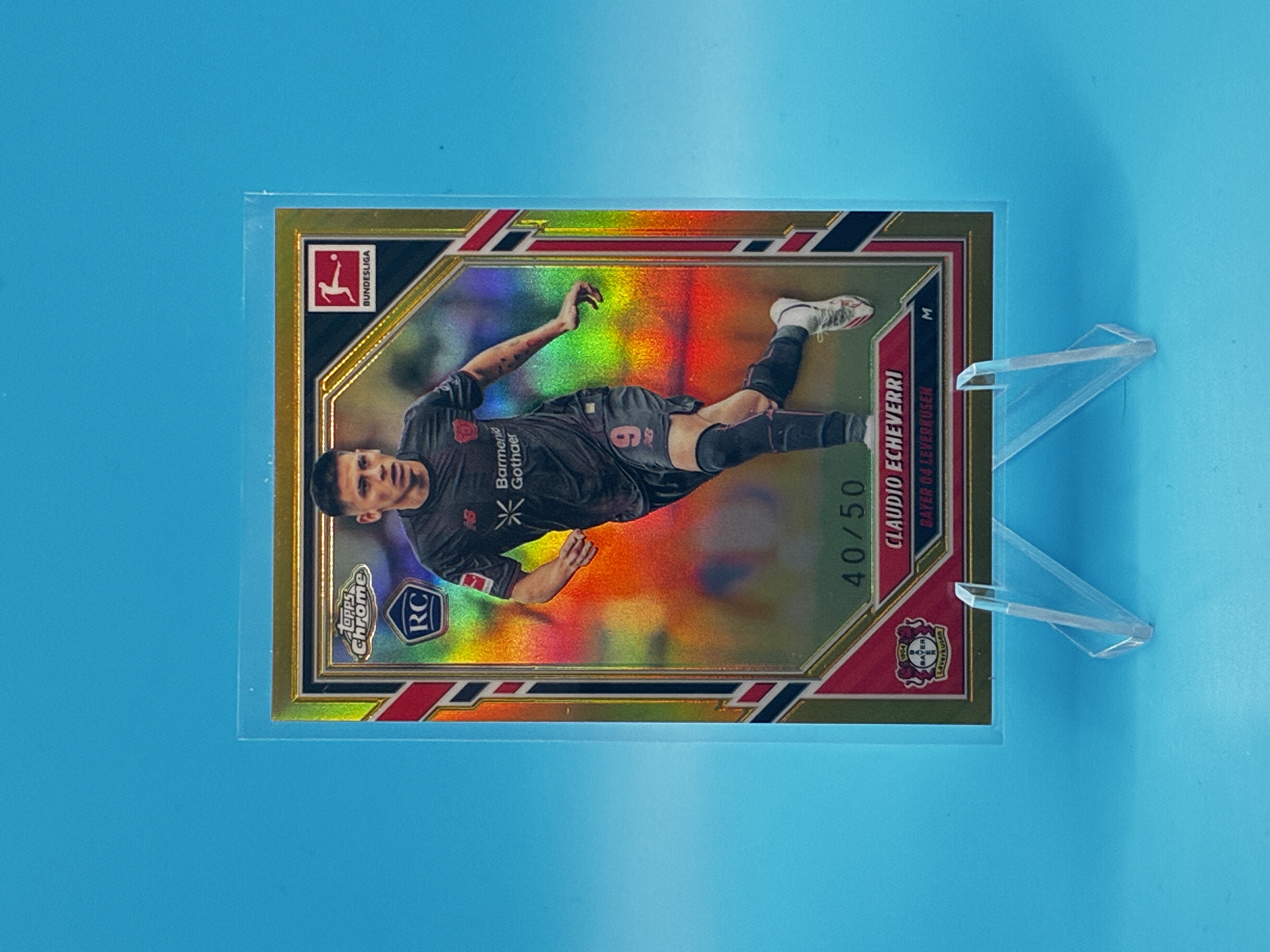 2025/2026 Topps Chrome Claudio Echeverri Gold 40/50 #68 Bayer 04 Leverkusen – Vorderseite