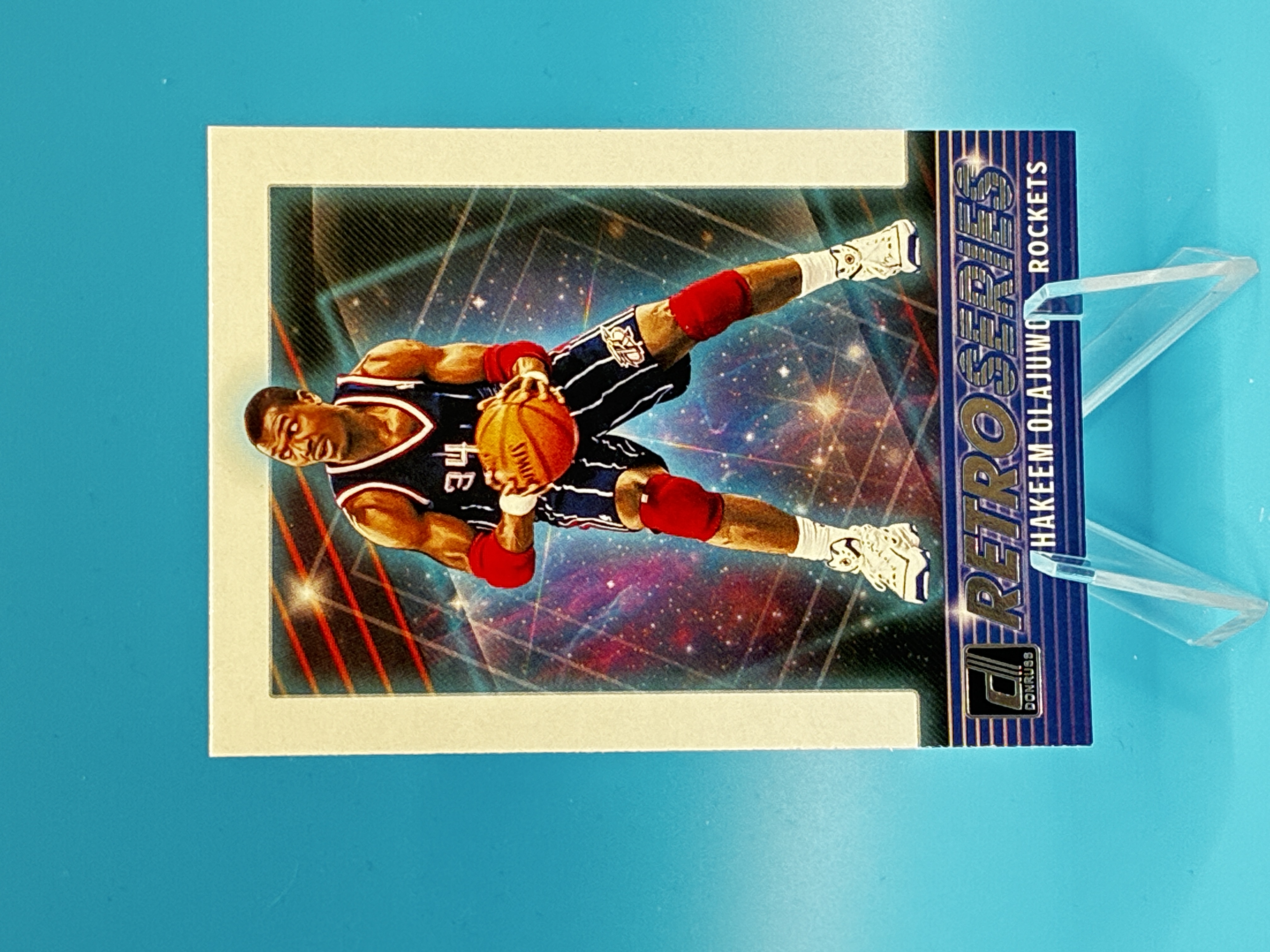 2021/2022 Panini Donruss Hakeem Olajuwon Retro Series #18 Houston Rockets – Vorderseite